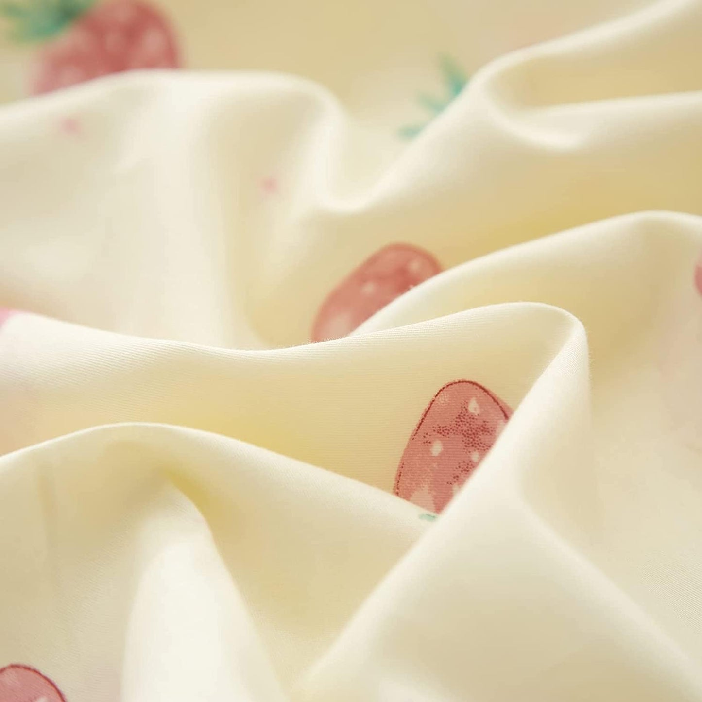 LifeTB Girls Strawberry Comforter Set Queen Cute Kids Fruit Bedding Set Beige Cream Strawberry Pattern Kawaii Comforter for Teens Boys Soft Fluffy Queen Comforter Set with 2 Pillowcases