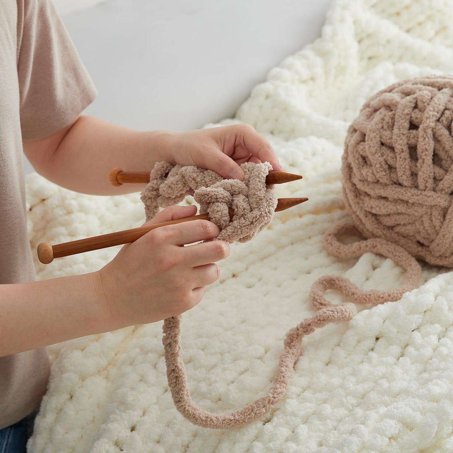 Amélie Home Chunky Knit Throw Blanket for Couch, Soft Chenille Handmade Crochet Throw Rope Knit Blanket for Bed, 40"x50", Ivory