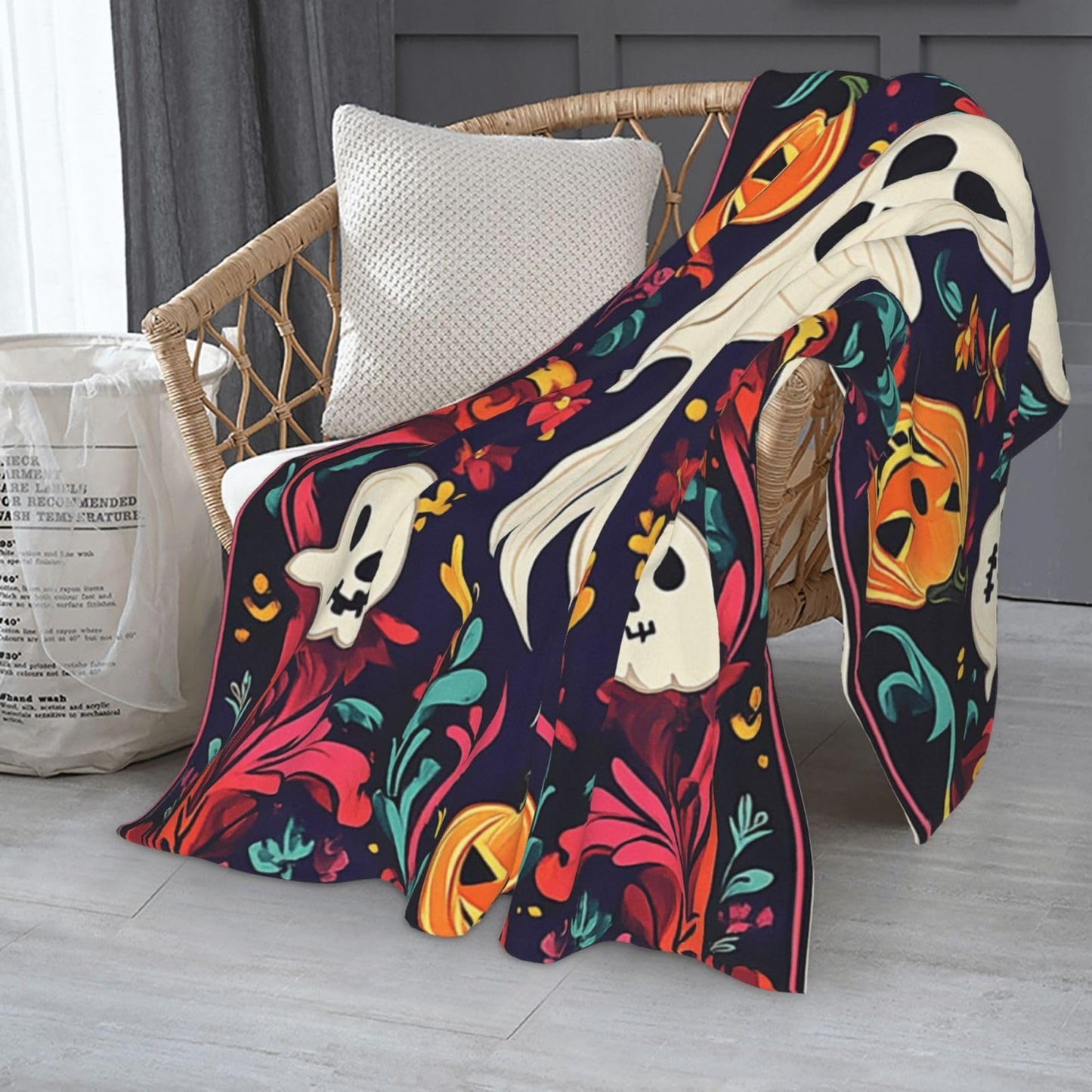 CDSASHCA Spooky Ghosts Flannel Blanket,Cute Design with Floating Phantom Print,Ultra-Soft Fleece for Festival Party Cozy Vibes,Suitable for Sofa,Bed and Office Decoration,Gifts for Friends 50X60 Inch