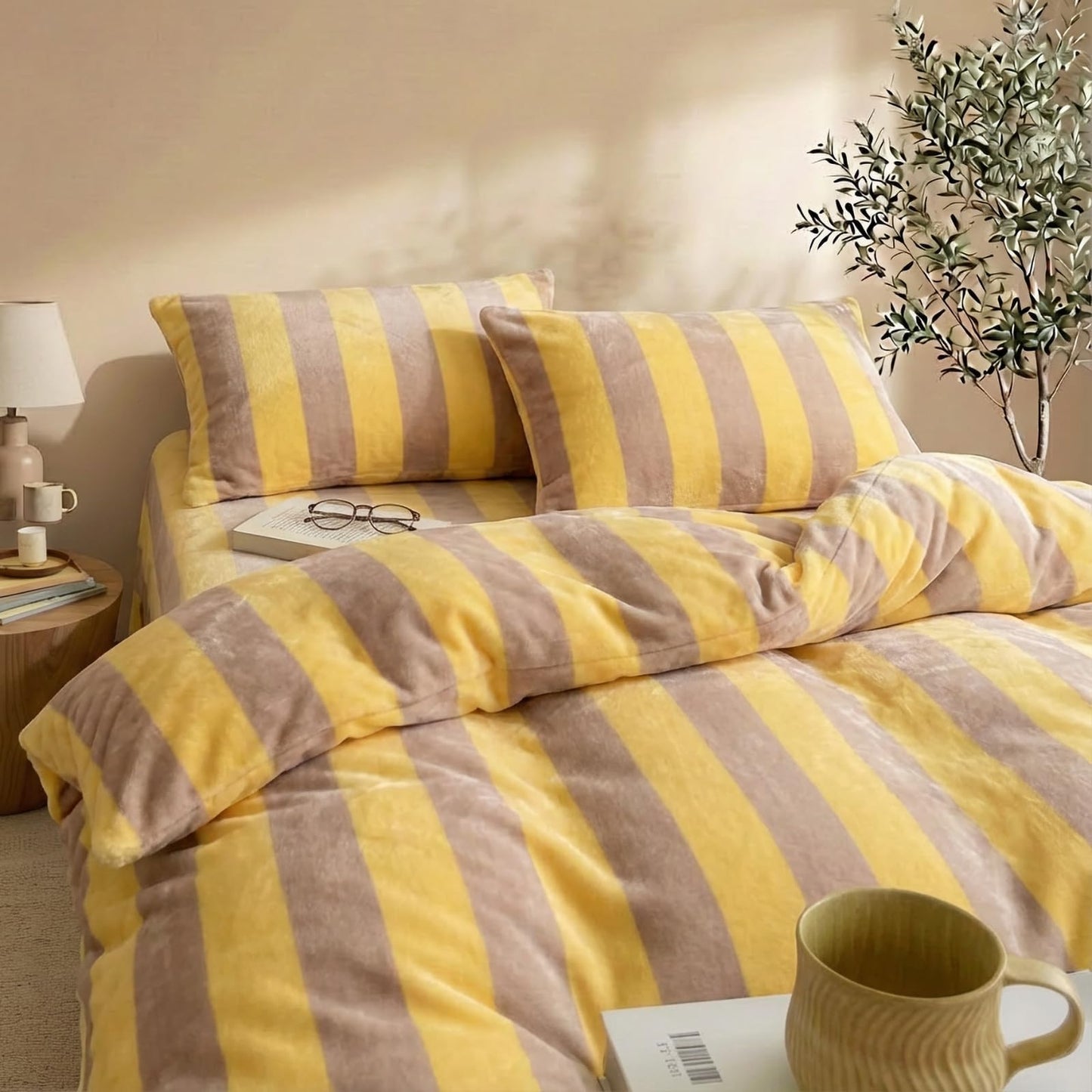 Bedbay Yellow Striped Comforter Set King Size Luxury Fleece Fluffy Comforter Set Plush Flannel Bedding Yellow Stripes Pattern Bed Set Soft Warm Velvet Bedding Comforter for All Seasons