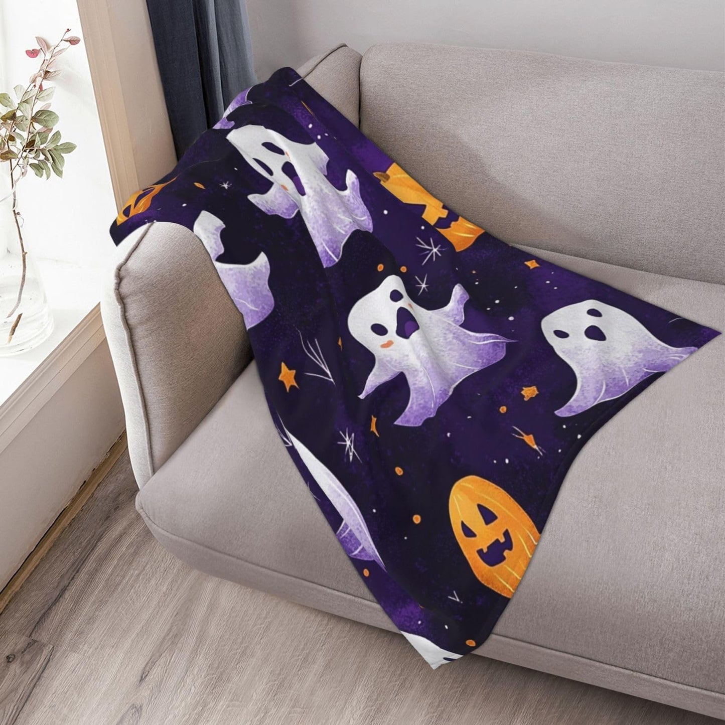 CDSASHCA Spooky Cute Flannel Blanket,Soft Fleece Throw with Smiling Ghosts Motif,Lightweight & Warm,Ideal for Fall Snuggles Or Festive Presents,Vibrant Design,Gifts for Friedns and Family 40x50 Inch