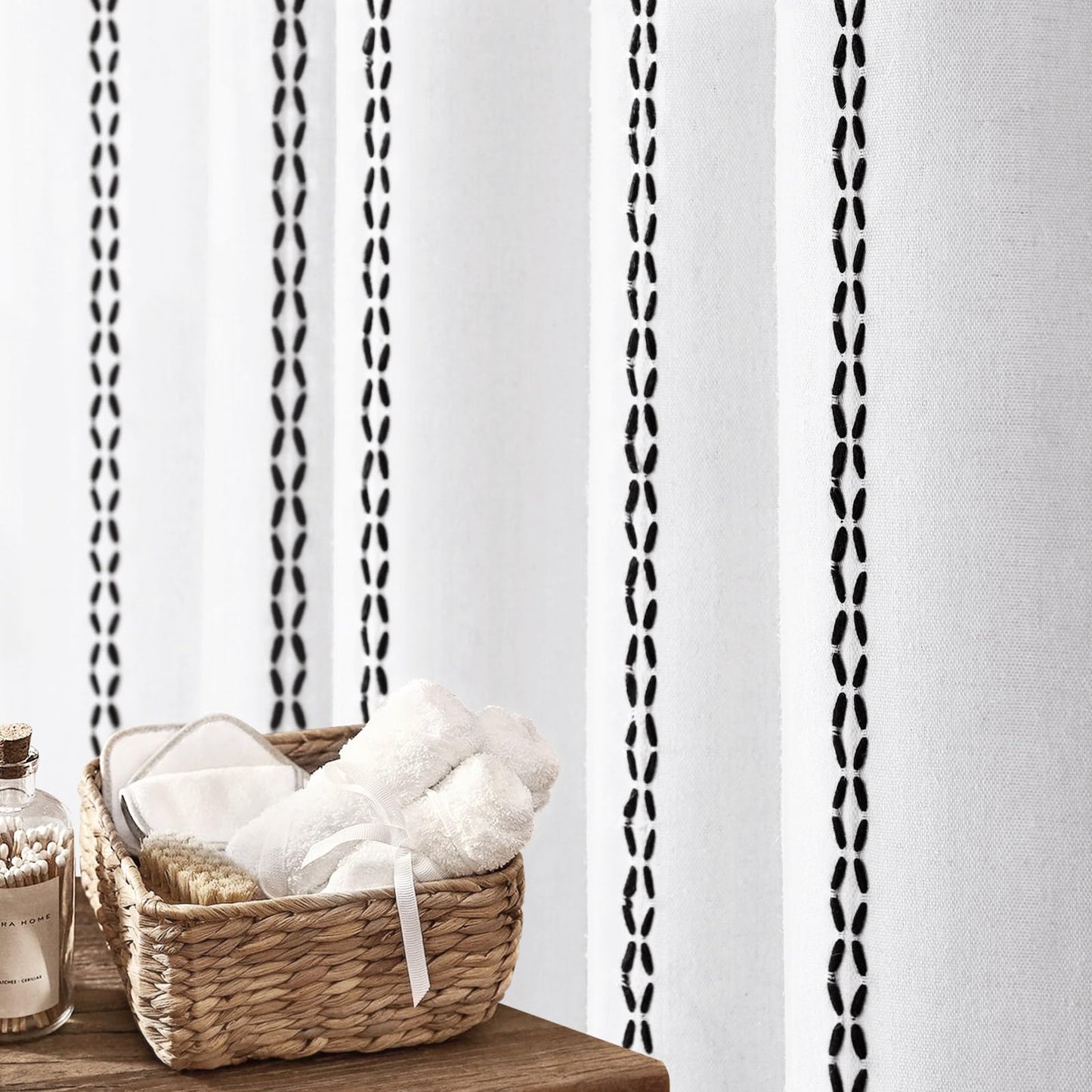 NDDYCU Black and White Boho Shower Curtain Farmhouse Linen Striped Fabric with Tassels, 72 X 72