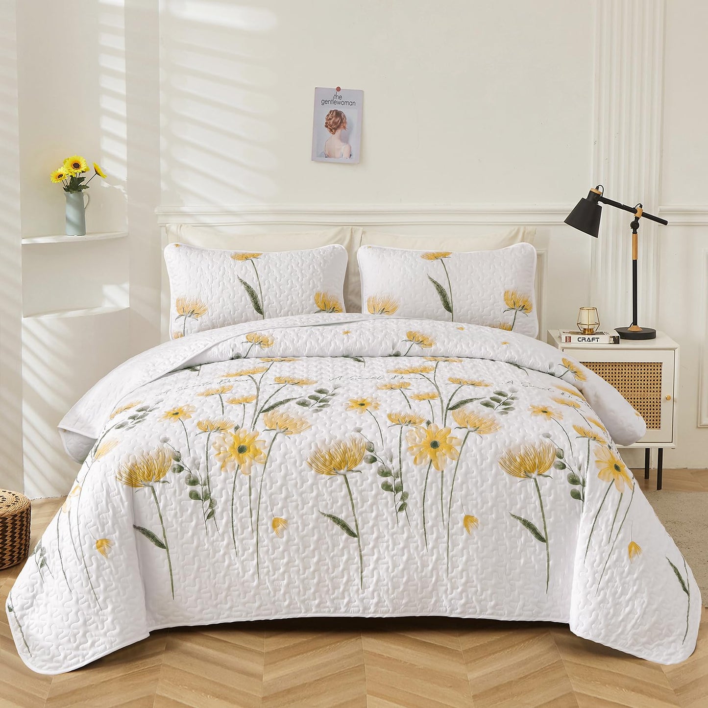Dinjoy Quilt Set Queen Cute Floral Bedspread Coverlet Yellow Flower Quilts Microfiber Lightweight Summer Bedding Sets Reversible Soft Quilted Bed Cover for All Season(96"x90")