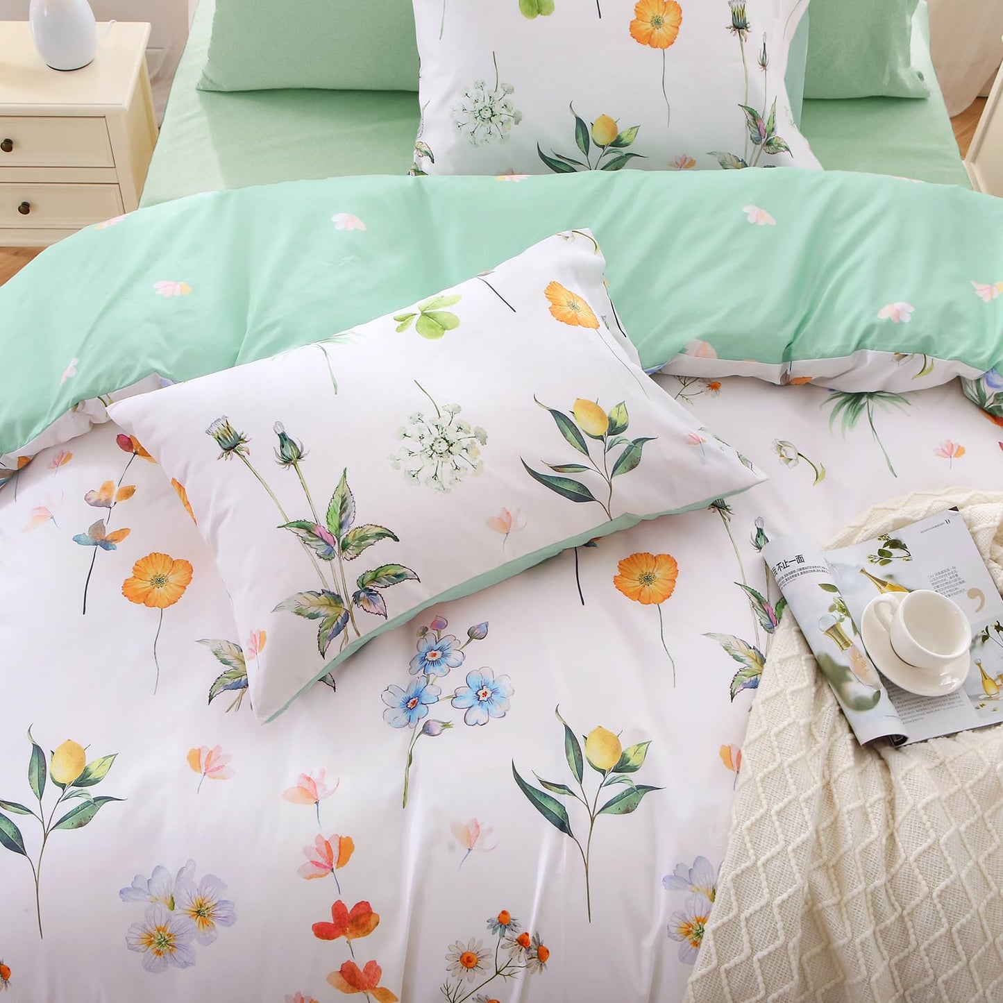 MUXHOMO Multi Flower Bed in a Bag Queen 7 Pieces, Queen Comforter Set Reversible Botanical Flowers Design, Ultra Soft & Breathable Bedding Sets with Comforter, Sheets, Pillowcases & Shams