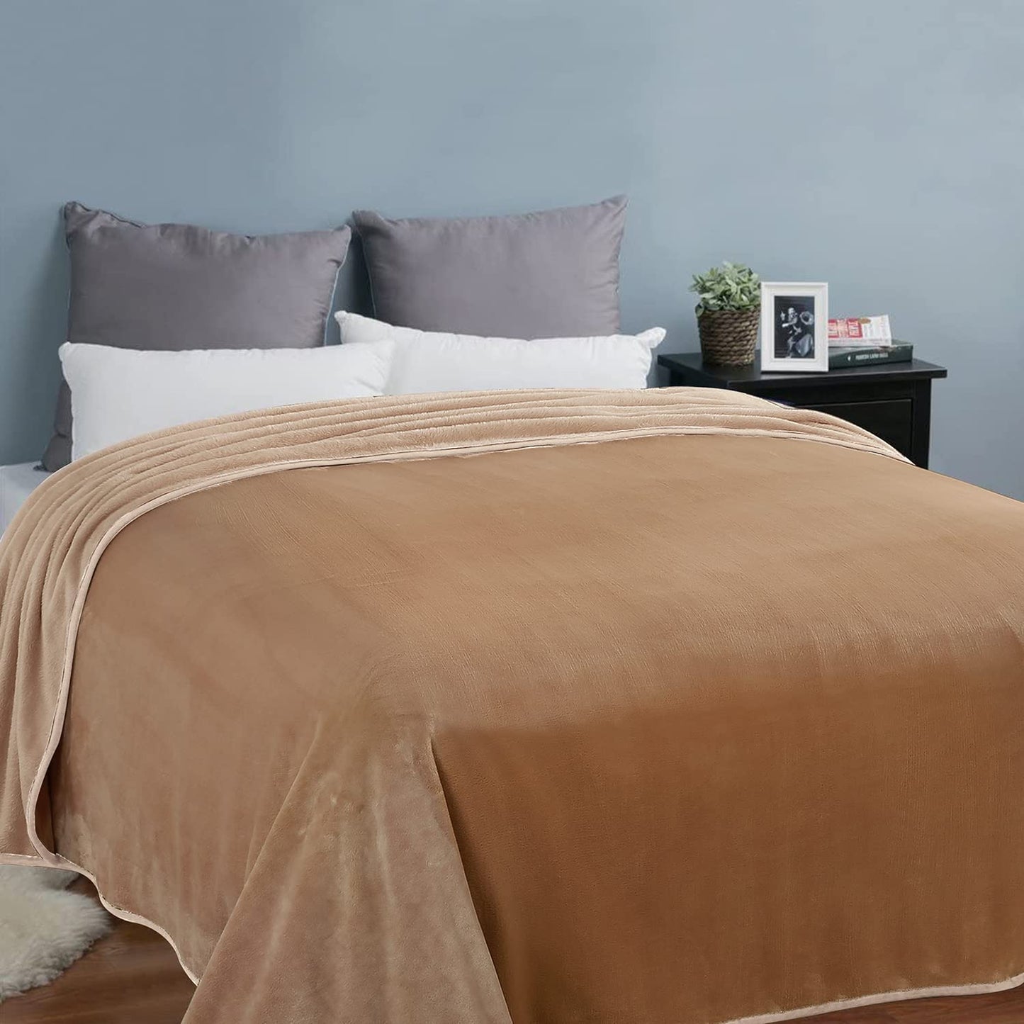 EASELAND Soft Blanket Warm Fuzzy Microplush Lightweight Thermal Fleece Blankets for Couch Bed Sofa,California King 102X108Inch,Camel