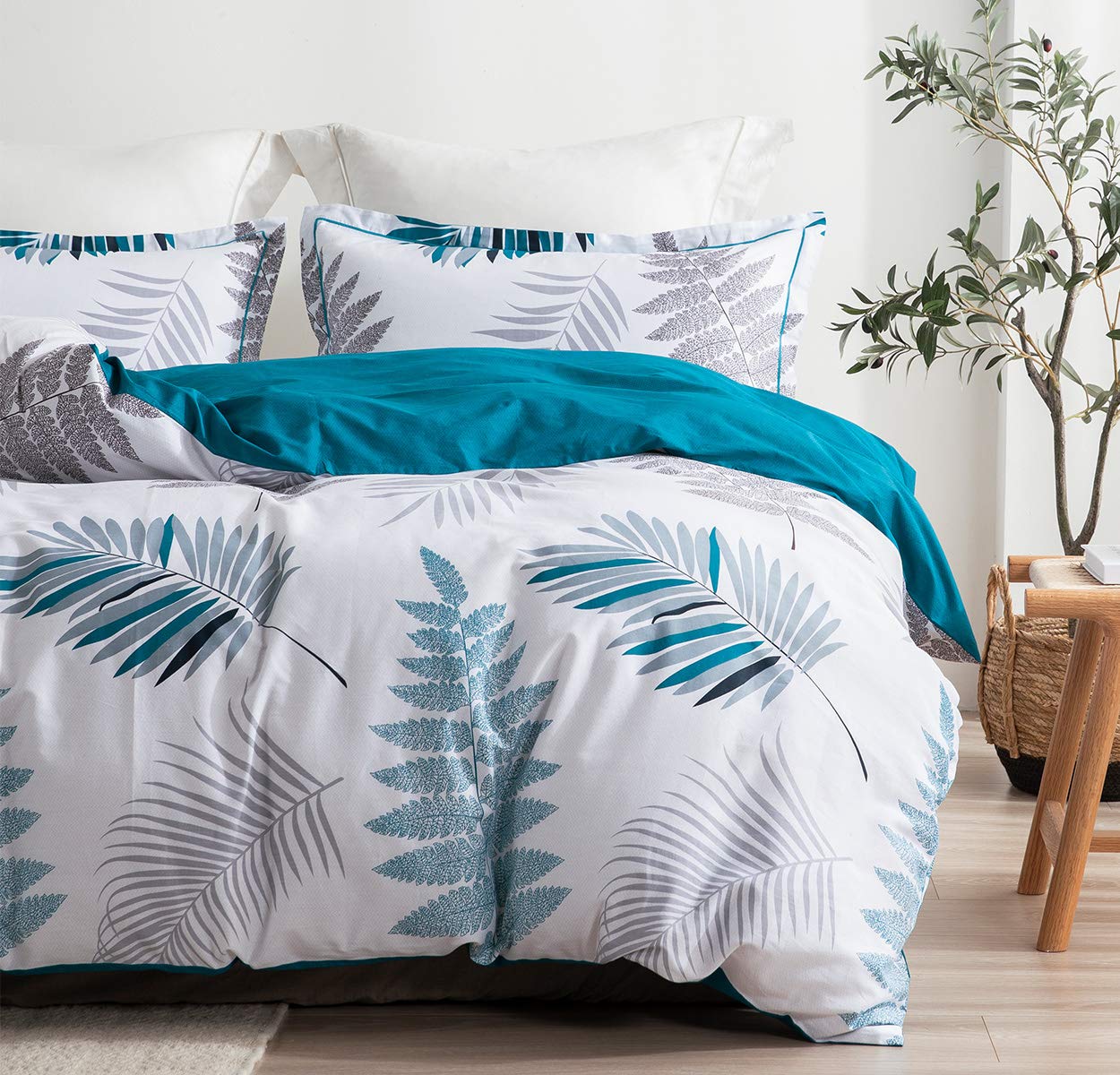 SLEEPBELLA Comforter Queen Size, 600 Thread Count Cotton Blue Floral with Khaki & Grey Leaves Pattern White Reversible Comforter Set,Down Alternative Bedding Set 3Pcs(Queen, Blue Botanical)