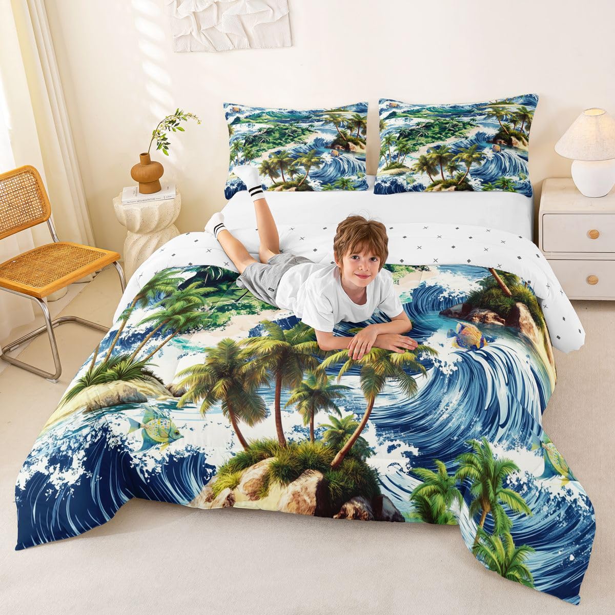 Coconut Tree Comforter Set Queen Size,Tropical Plant Seawave Bed in a Bag 3Pcs for Kids Teens Woman Room Decor,Hawaii Ocean Beach Theme Quilted Duvet,Blue and Green Down Comforter,2 Pillowcases