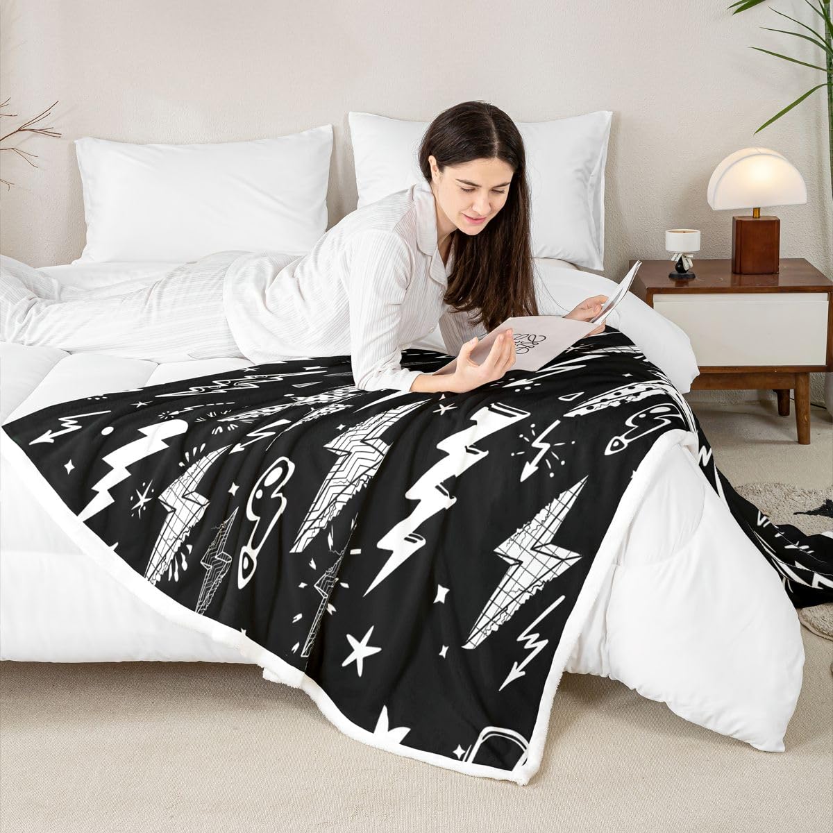 Homewish Lightning Throw Blanket Hand Drawn Doodle Lightning Bolt Bed Throws for Kids Boys Thunderbolts Flannel Fleece Blanket for Couch Sofa Lightweight Fuzzy Blanket, Baby Size (30 x 40 Inches)