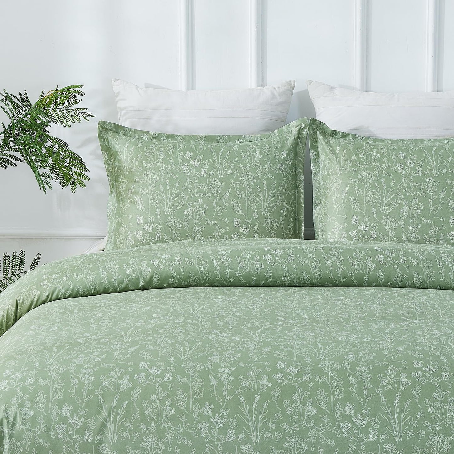 Vaulia Soft Microfiber Floral Duvet Cover King Size, Green Chic Print Pattern, Lightweight and Breathable Reversible Design, 3-Piece Set (1 Duvet Cover 2 Pillow Shams)