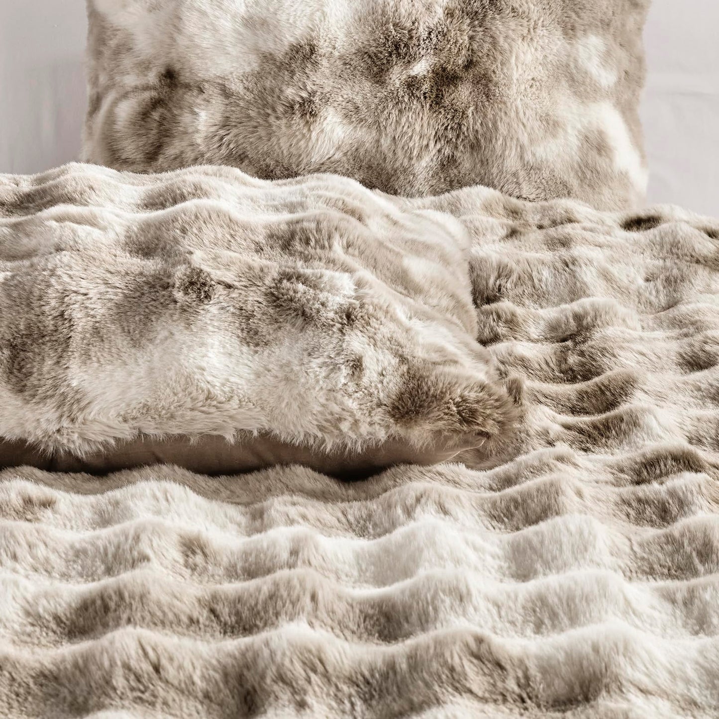 Fredsure Faux Rabbit Fur Comforter Set, 3 Pieces Tie Dye Khaki Queen, Faux Rabbit Fur Face and Microfiber Reverse