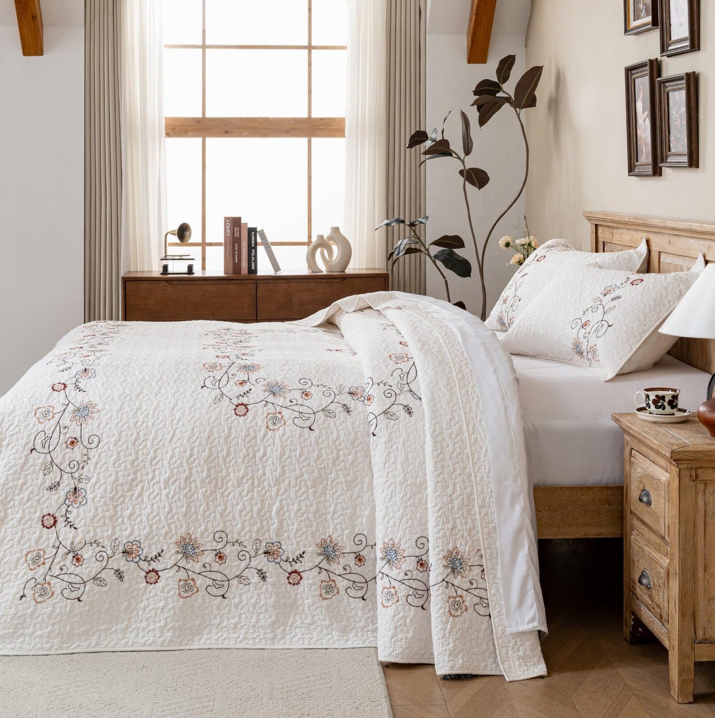 meadow park Embroidery Quilt Set 3-Piece Prewashed. 100% Cotton. Embroidery and Allover Quilting. Queen Size Bed Spread. Ivory Color.