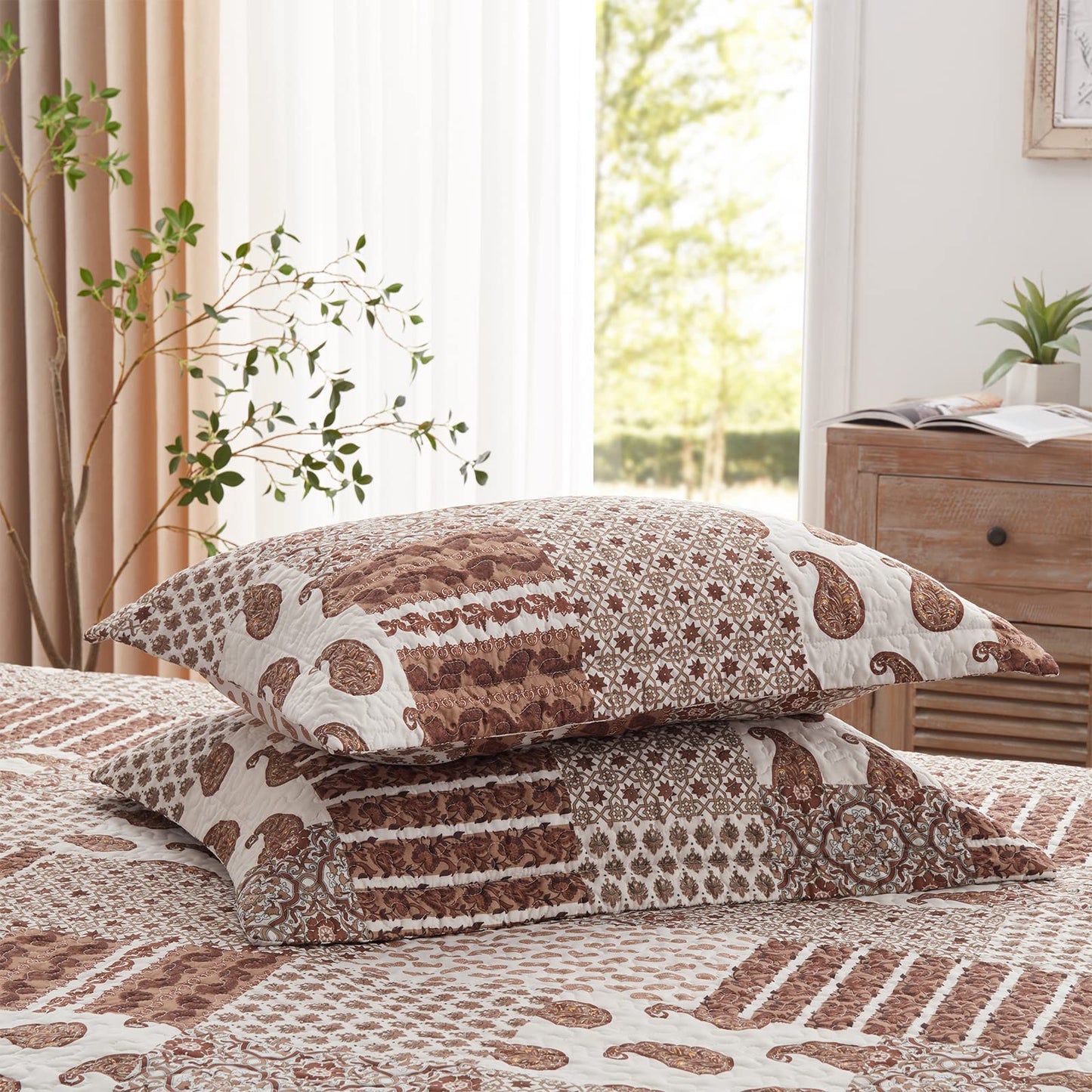 LEAONME Quilt Set - Full/Queen Size Brown Paisley Patchwork 3 Piece Bedding Set with 2 Pillow Shams