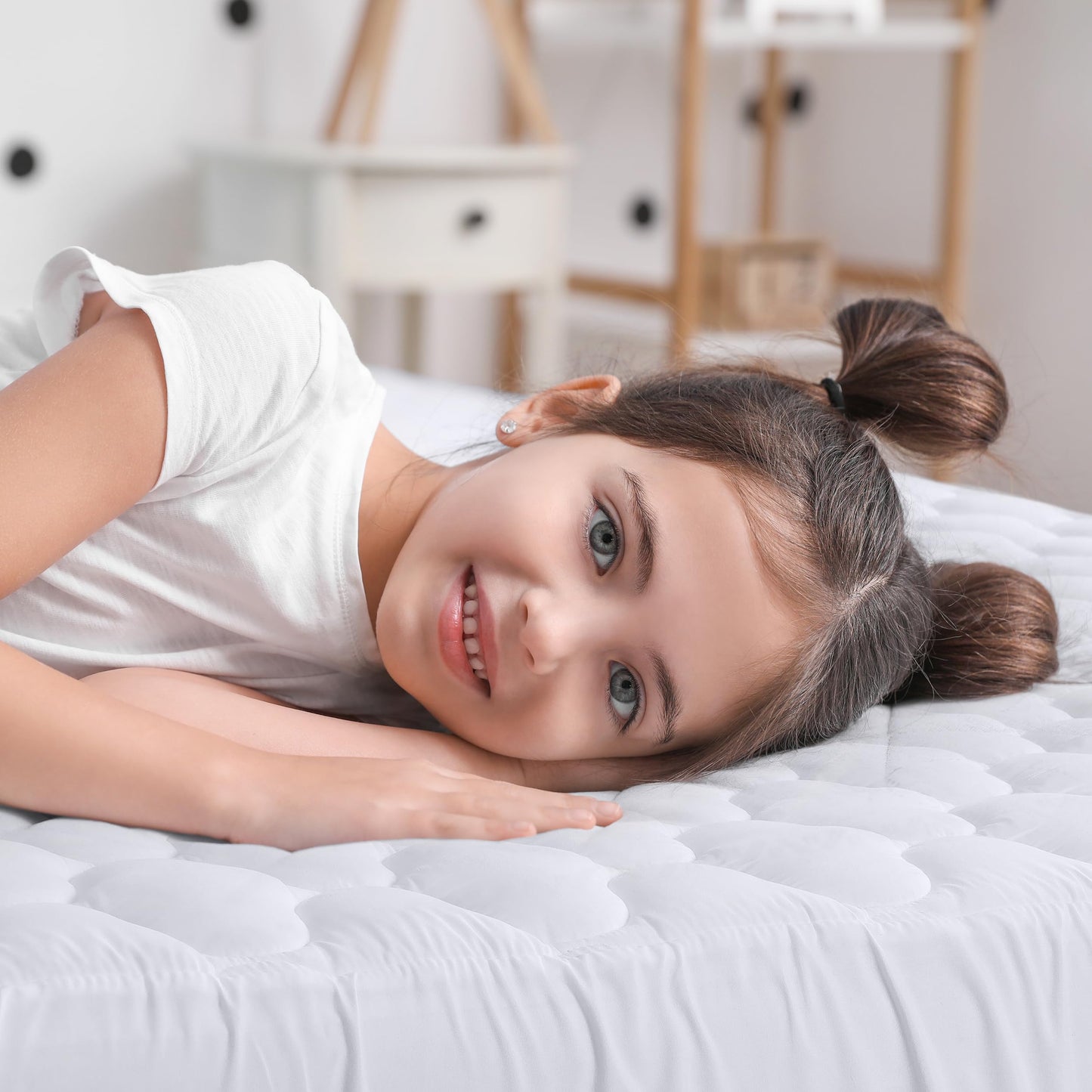Utopia Bedding Waterproof Mattress Protector, Queen Mattress Pad, Noiseless Quilted Fitted Cover with Deep Pocket Stretches up to 16 Inches (White)