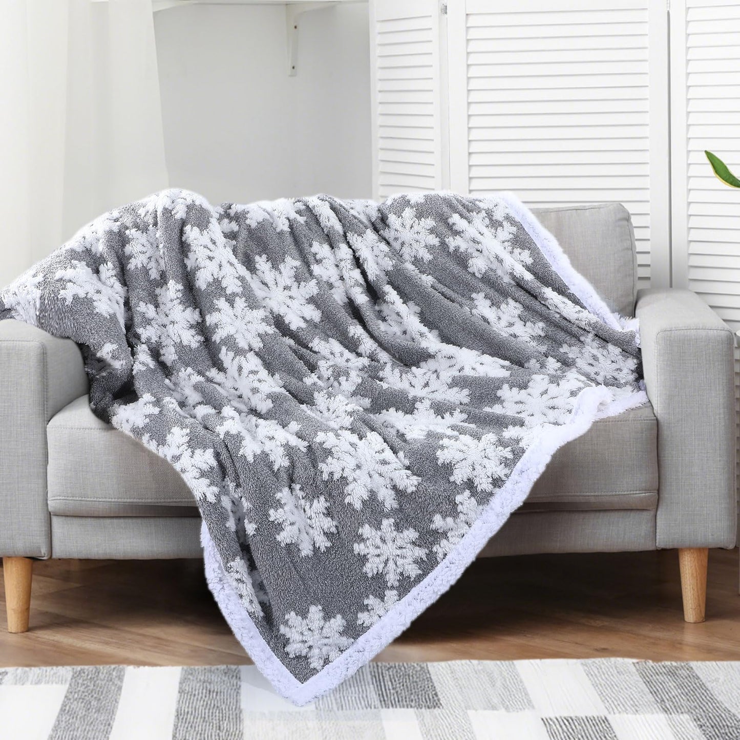 WovWeave Snowflakes Sherpa Throw Blanket - 80x60 Inches Winter Christmas Warm Fuzzy Fluffy Cozy Soft Thick Plush Fleece for Bed Couch Sofa