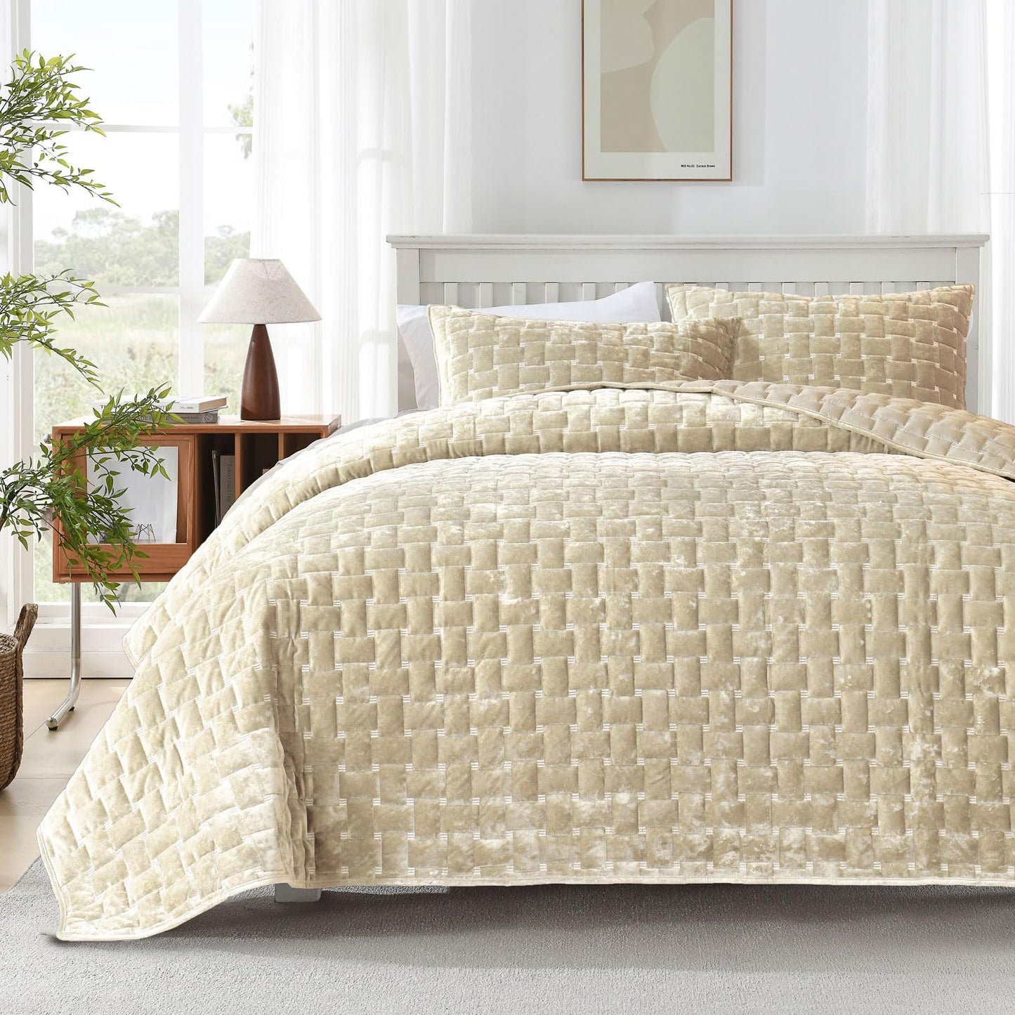 Grassix Velvet Quilt Set Queen Size, 3 Pieces Lightweight Velvet Comforter with Pillow Shams, Geometric Quilted Bedspread Coverlet Bedding Set for All Seasons, Beige, 90"x96"
