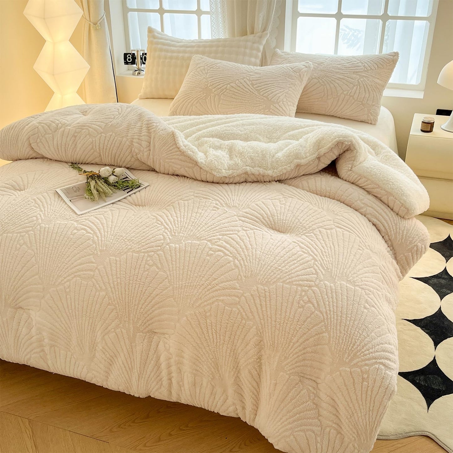 tohrisa Seashell Jacquard Sherpa Comforter Set Warm Cozy Premium Bedding 3 Pieces, King Size Geometric Pattern Quilt Comforter with 2 Pillowcases(104"X90" Ivory White)