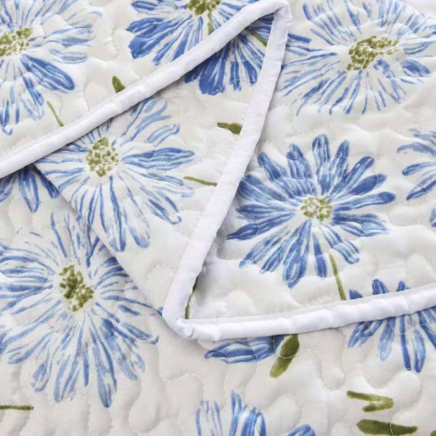 WHWODIDE Boho Floral Quilt Set King Lightweight Microfiber Bedspread Coverlet, Soft All Season Bedding with 2 Pillow Shams, Vintage Botanical Daisy Blue Flower Pattern (Daisy Blue, King)