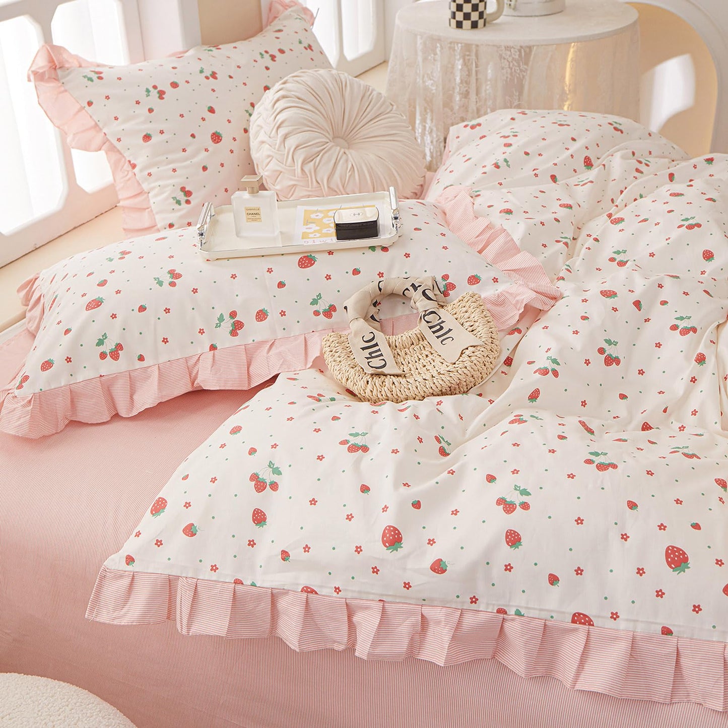 Kawaii Strawberry Comforter Set Queen Girls Ruffle Comforter Set 3 Pieces Floral Bedding Comforter Fluffy Soft Microfiber Fruit Strawberry Bedding Set Romantic Ruffled Comforter with 2 Pillowcases