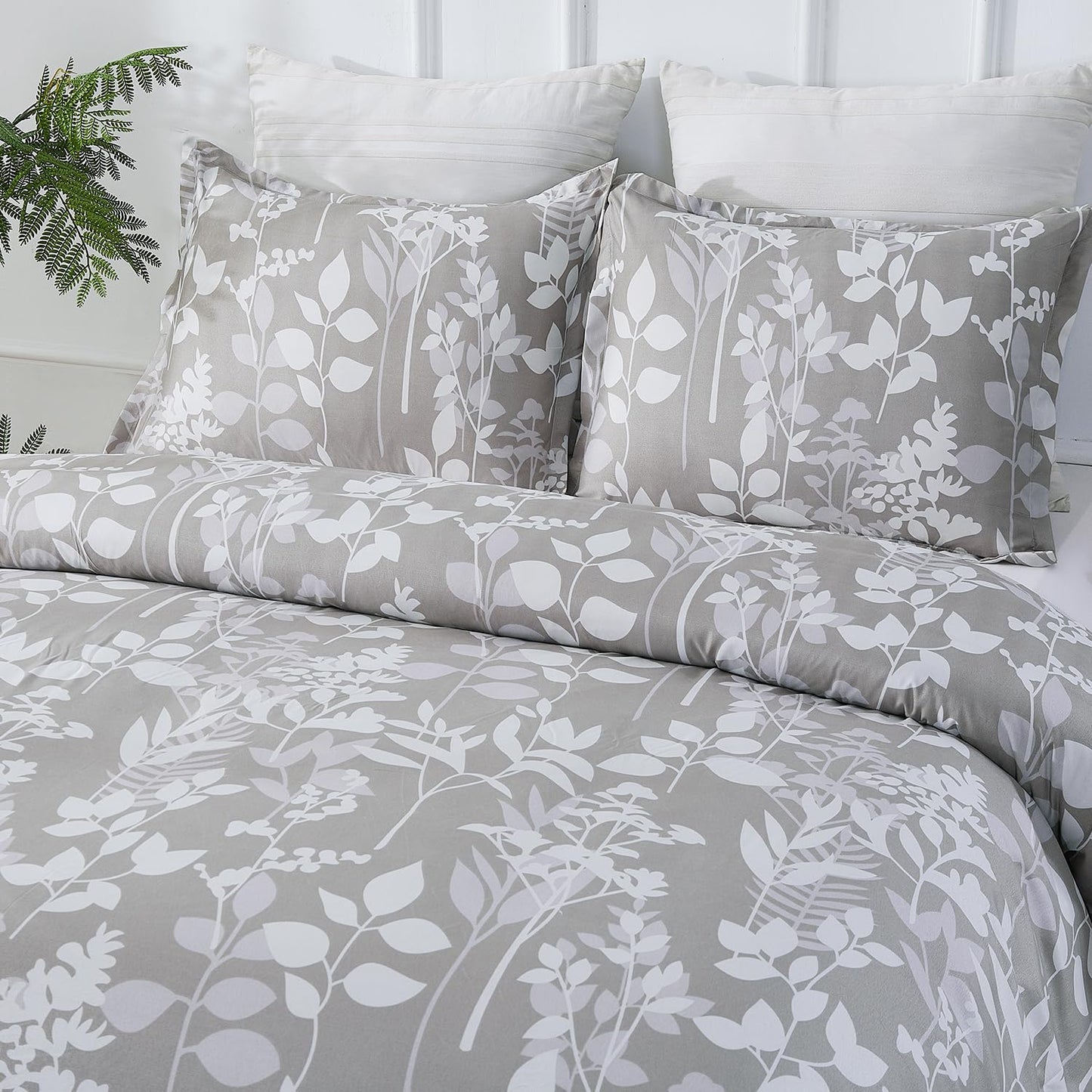 Vaulia Soft Microfiber Floral Duvet Cover King Size, Grey Botanical Print Pattern, Lightweight and Breathable Reversible Design, 3-Piece Set (1 Duvet Cover 2 Pillow Shams)