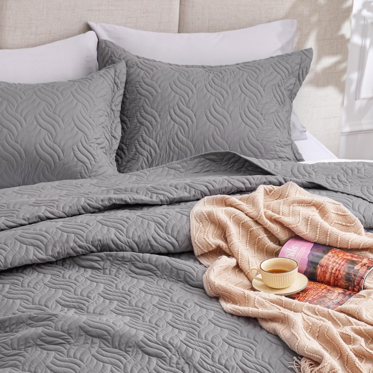 Love's cabin California King Size Quilt Bedding Set Grey Bedspread - Cal King Summer Lightweight Bedspread Comforter - Wave Pattern Coverlet for All Season - 3 Pieces (1 Quilt, 2 Pillow Shams)