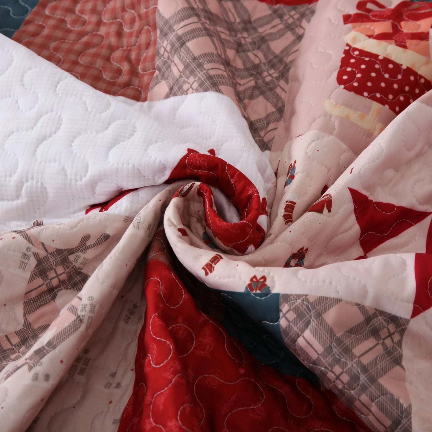 MarCielo 2 PCS Vintage Christmas Patchwork Quilt Set – Reversible Holiday Bedspread