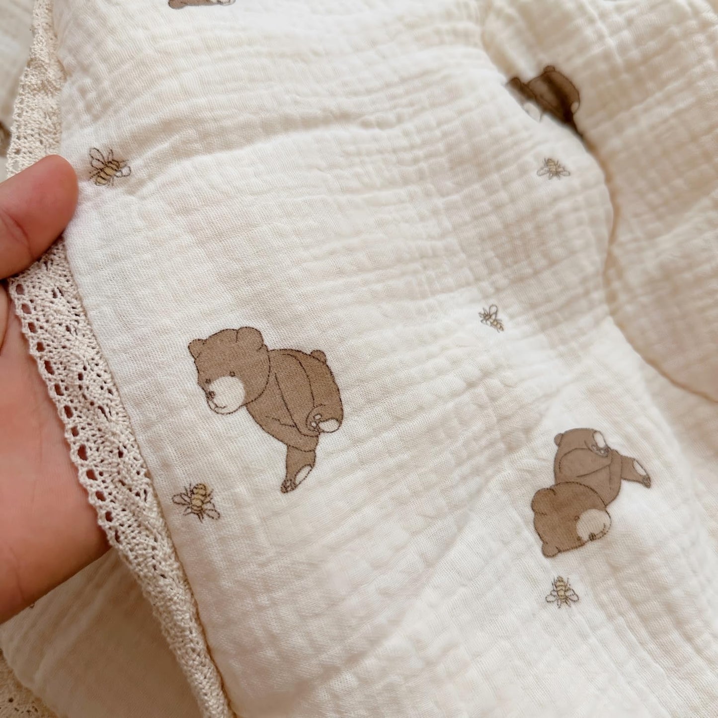 BuLuTu 100% Muslin Toddler Quilt Thin Crib Comforter Girls Boys Quilted Blankets, 47"x59", 1.5 Pounds, Soft Breathable Muslin Cotton Quilts, Bee Bear Pattern, Machine Washable