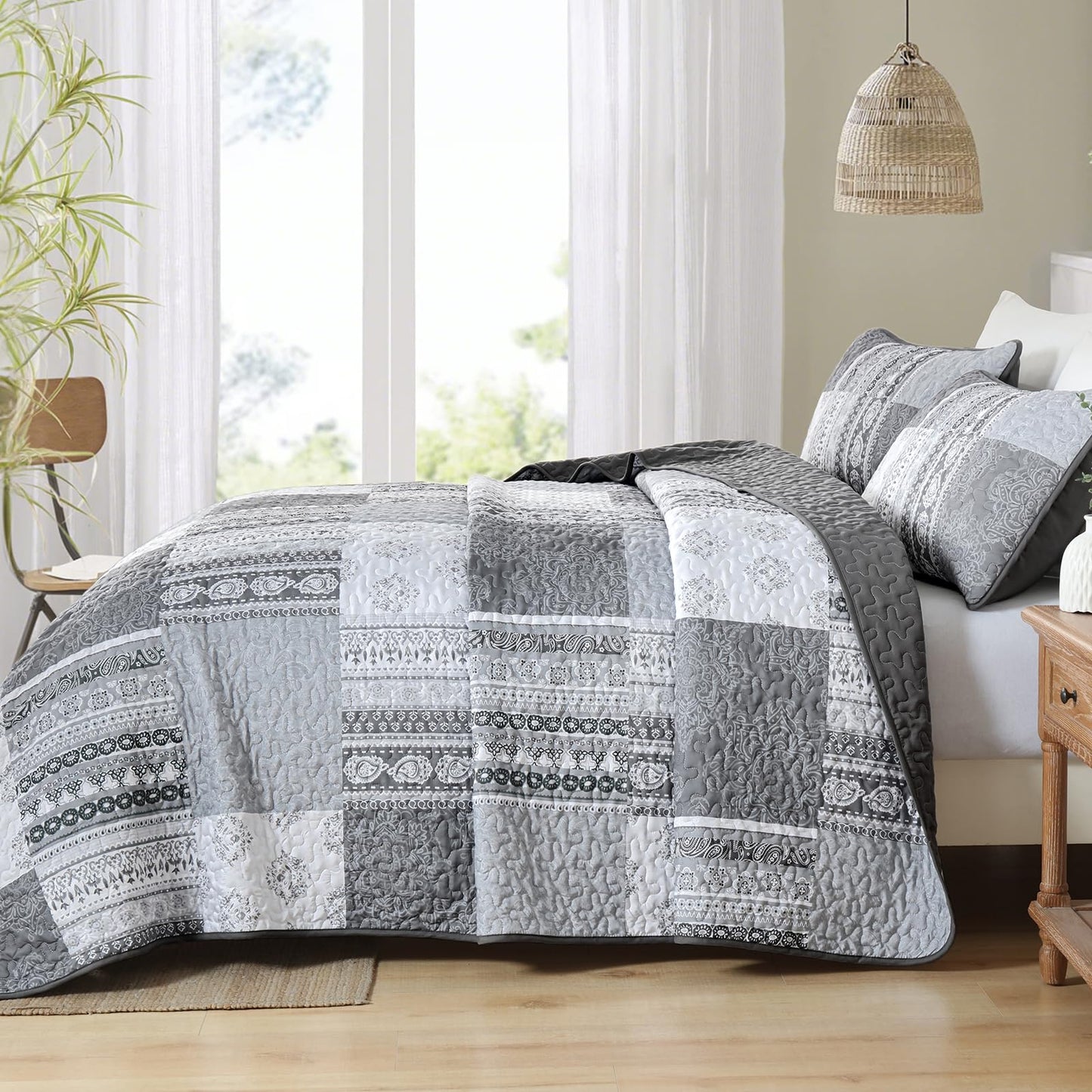 Dintszyayue Grey Quilt Set Queen Size Boho Patchwork Bedspread Coverlet 3 Pieces, Bohemian Floral Plaid Quilt Bedding Set Soft Microfiber Summer Bedding Bedspread Set, 96''x90''