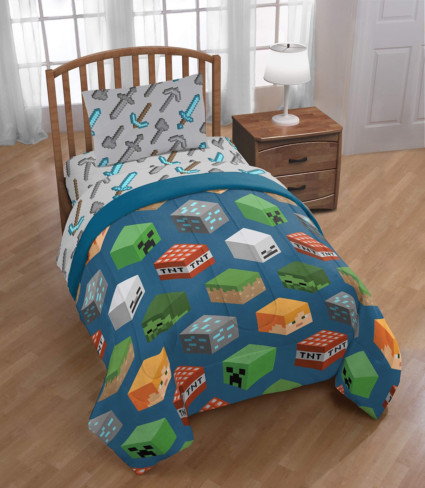 Jay Franco Minecraft Isometric 4 Piece Twin Bed Set - Includes Comforter & Sheet Set - Bedding Features Creeper - Super Soft Fade Resistant Polyester - (Official Minecraft Product)