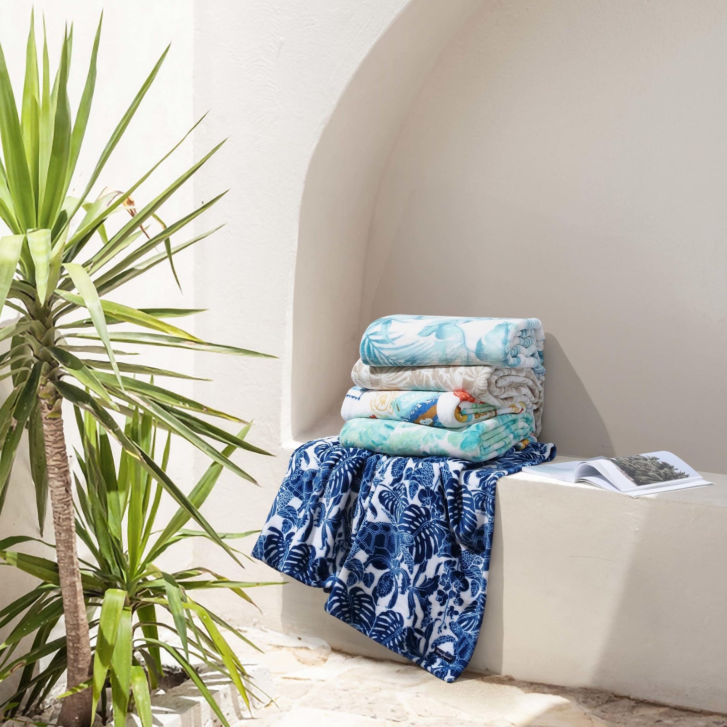 Tommy Bahama - Throw Blanket, Plush Fleece Bedding, Tropical Bedding Set for Bed or Couch (Weekend Green, 50" x 70")