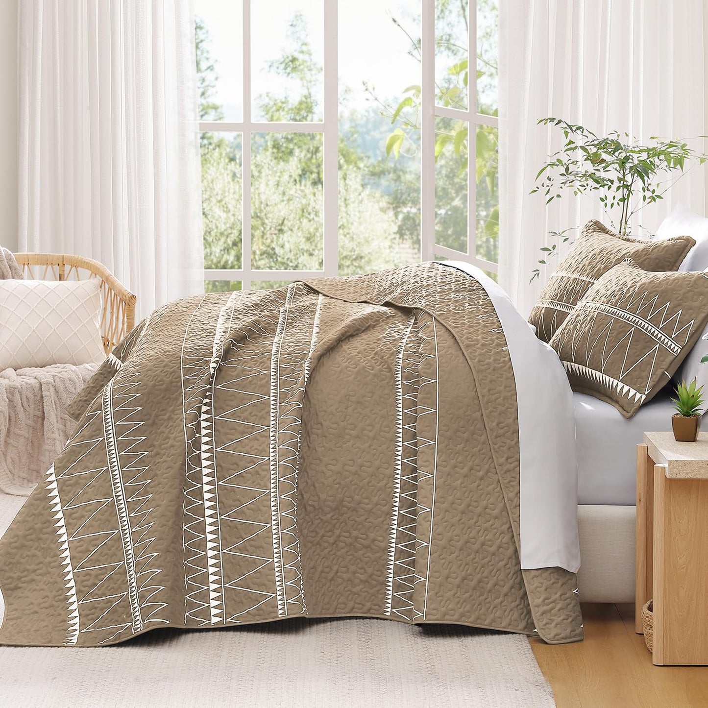 Andency Taupe California King Quilt Set, 3 Pieces Boho Lightweight Soft Striped Cal King Bedspread for All Season (112"x104"), Printed Bohemian Polyester Reversible Coverlet Comforter Sets