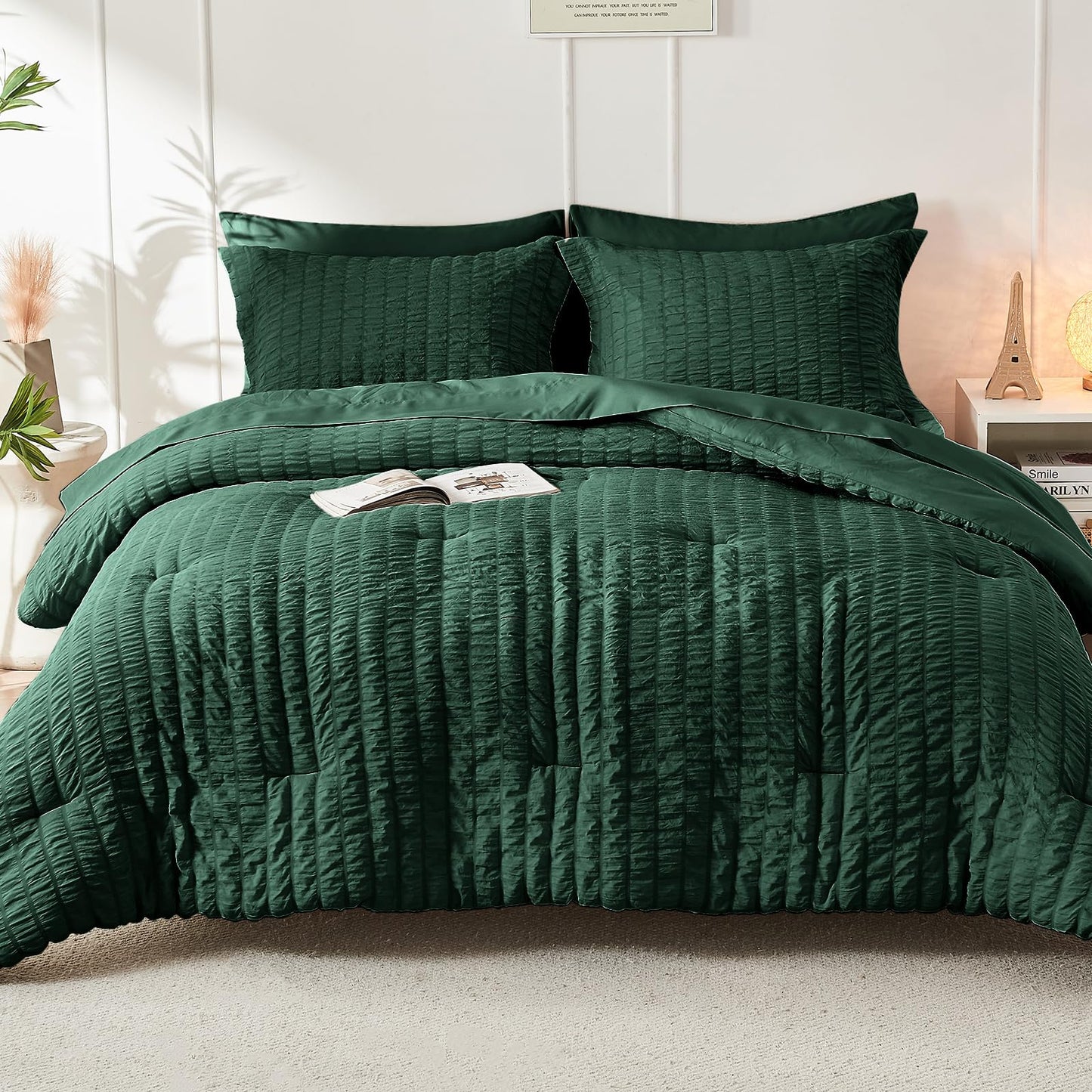 HYMOKEGE Emerald Green Oversized Queen Comforter Set Seersucker 7 Pieces, All Season Luxury Bed in a Bag for Bedroom, Bedding Set with Comforter, Sheets, Pillowcases & Shams