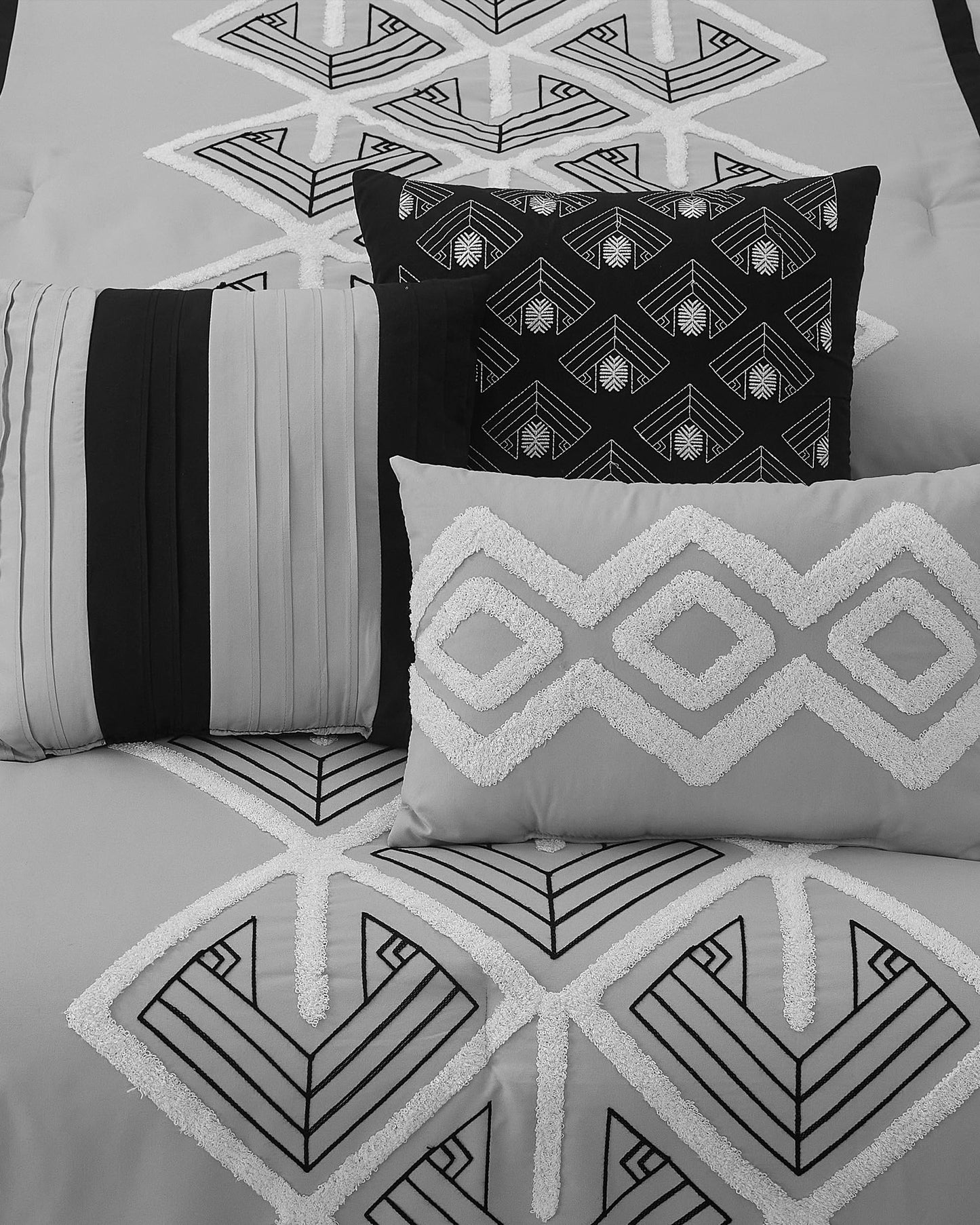 LANCO MODERN LIFESTYLE Grey Queen Comforter Set, Soft Lightweight Bedding Set for All Seasons, 7 Pieces, Comforter, Bedskirt, 2 Pillow Shams and 3 Decorative Pillows