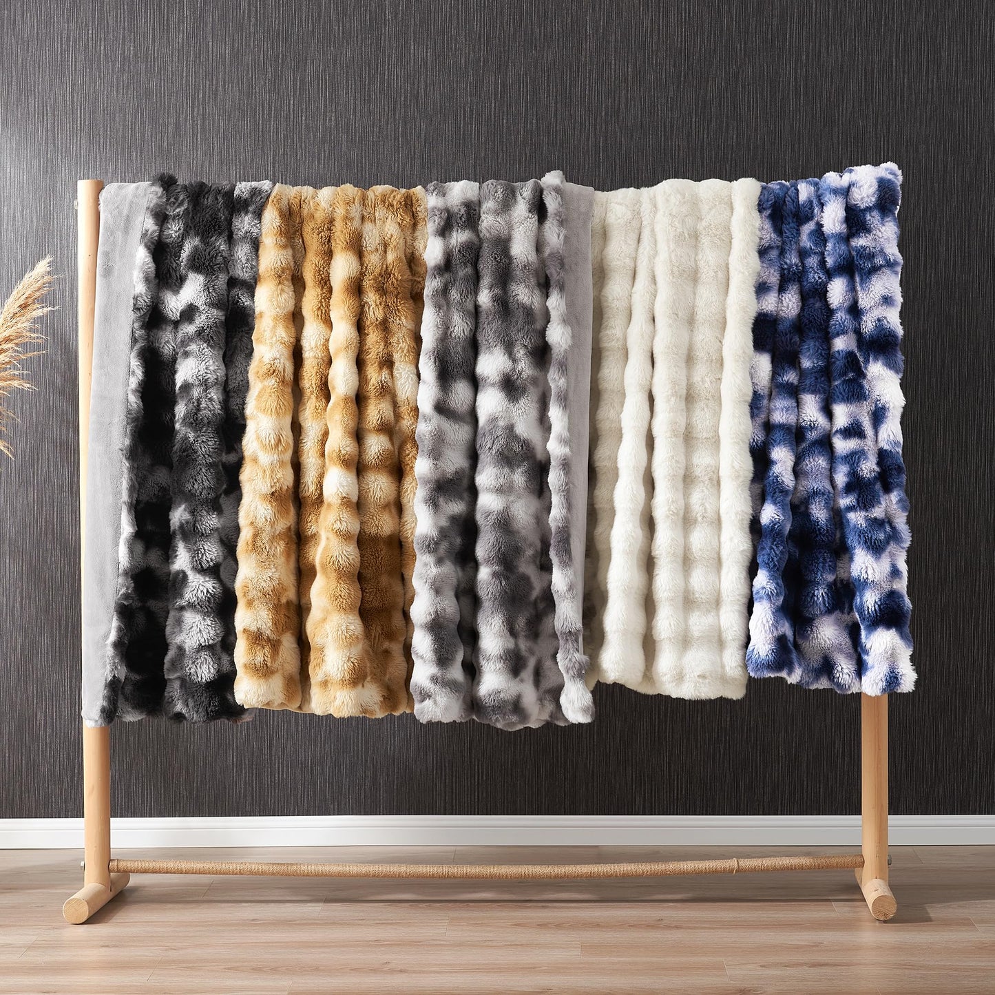 Amélie Home Faux Fur Throw Blanket for Couch, Ultra Soft Fuzzy Plush Bubble Throw for Sofa, Living Room & Home Decor, 50"x60", Cream White