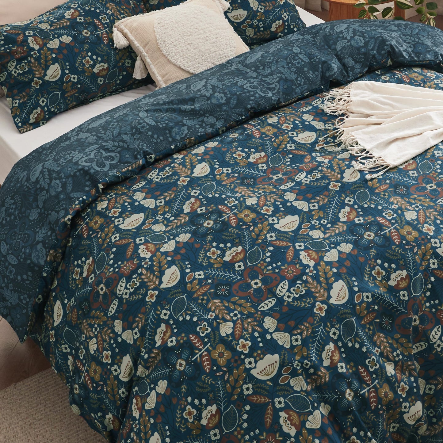 Bedsure Duvet Cover King Size - Reversible Floral Duvet Cover Set with Zipper Closure, 3 Pieces Navy Blue Bedding Set with 8 Corner Ties and 2 Pillow Shams 20"x36"