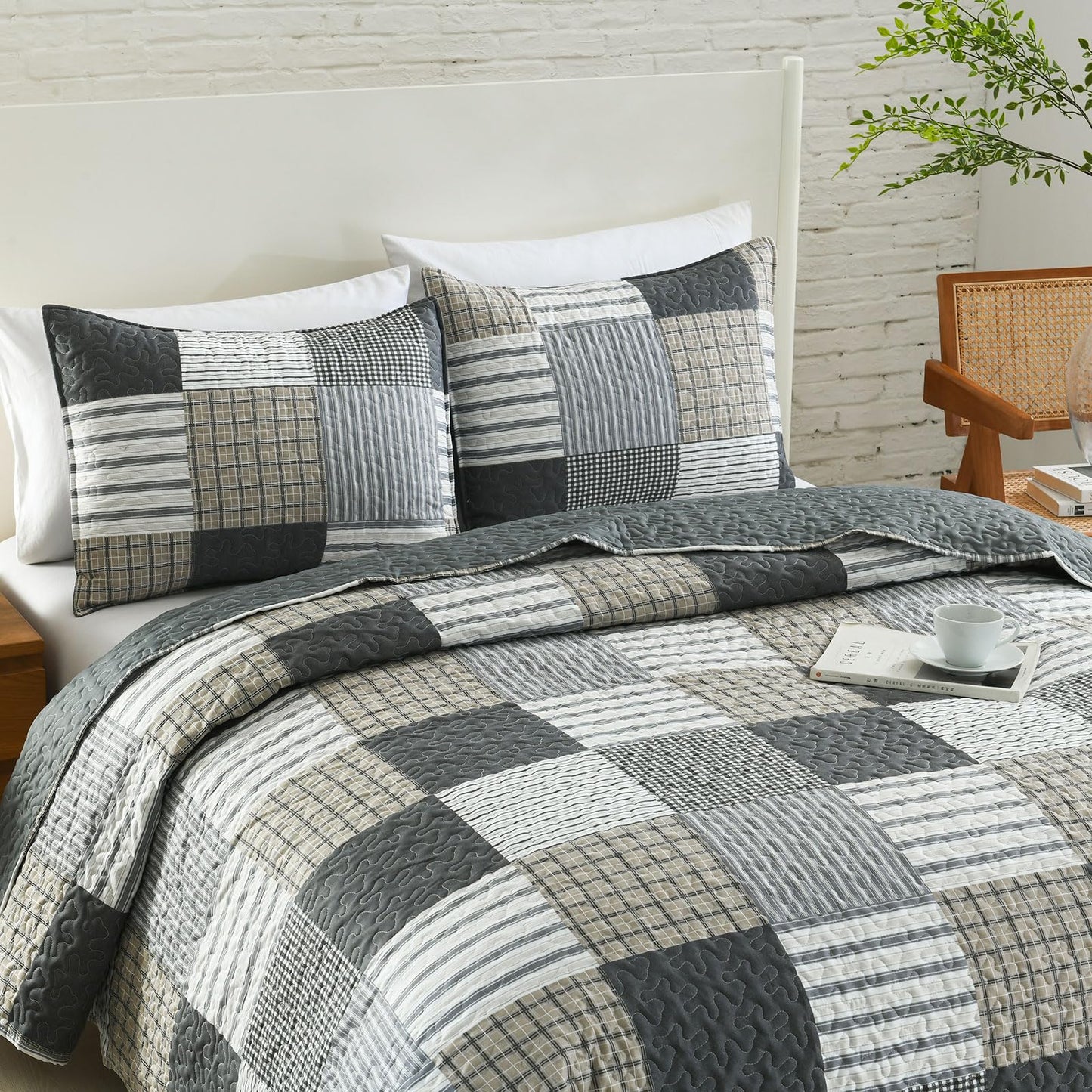 Boryard 3-Piece Queen Quilt Set, Lightweight Soft Full Size Quilt Gray Patchwork Farmhouse Bedspread Coverlet 90x90 inches Spring Bedding Set with 2 Pillow Shams, Grey Plaid Print
