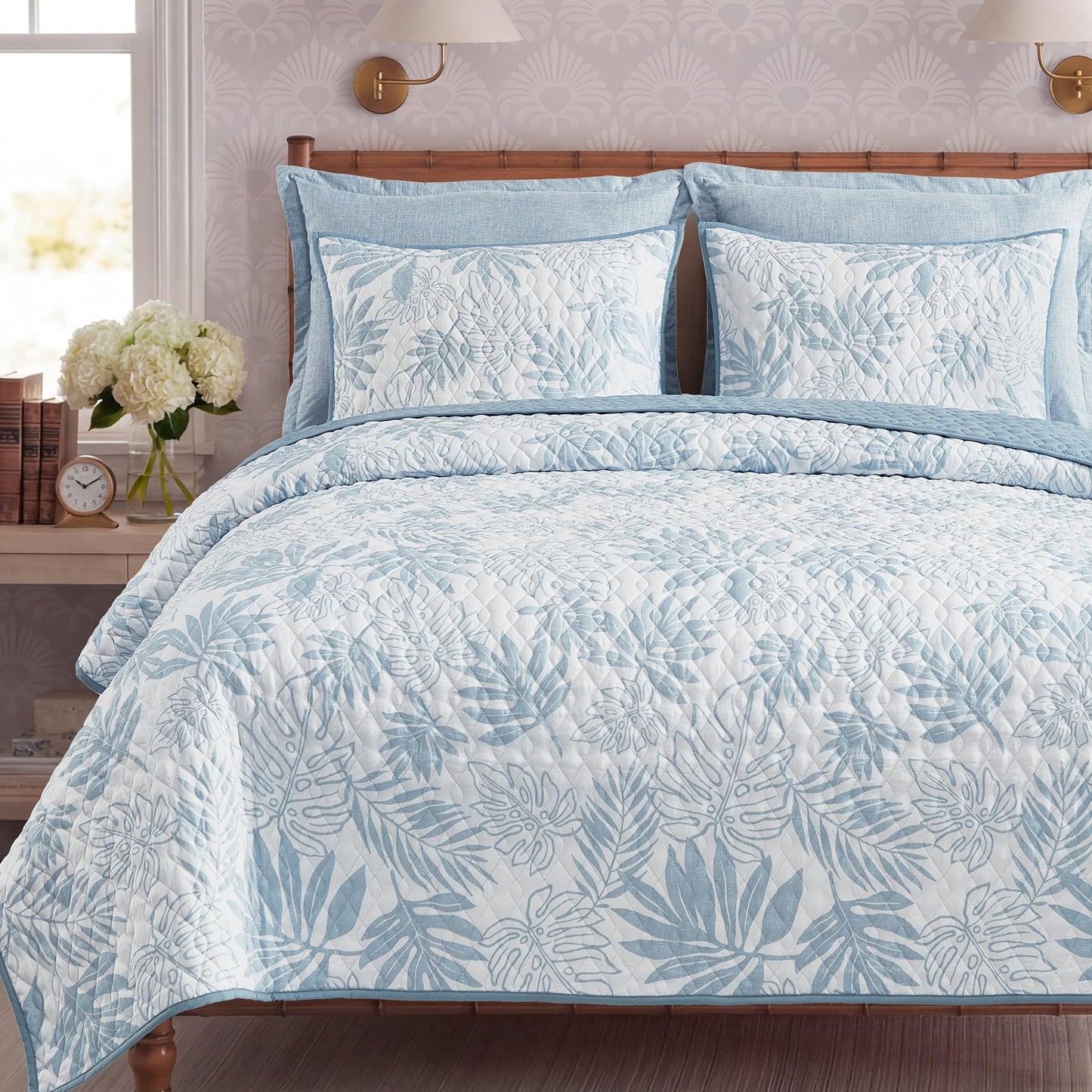 BLOOMHAVEN Quilt Set Queen Size, Moonstone Tropical Quilt Sets, Reversible Bedspread Lightweight and Breathable for All Seasons, Soft Quilted Bedspread with 2 Pillow Shams