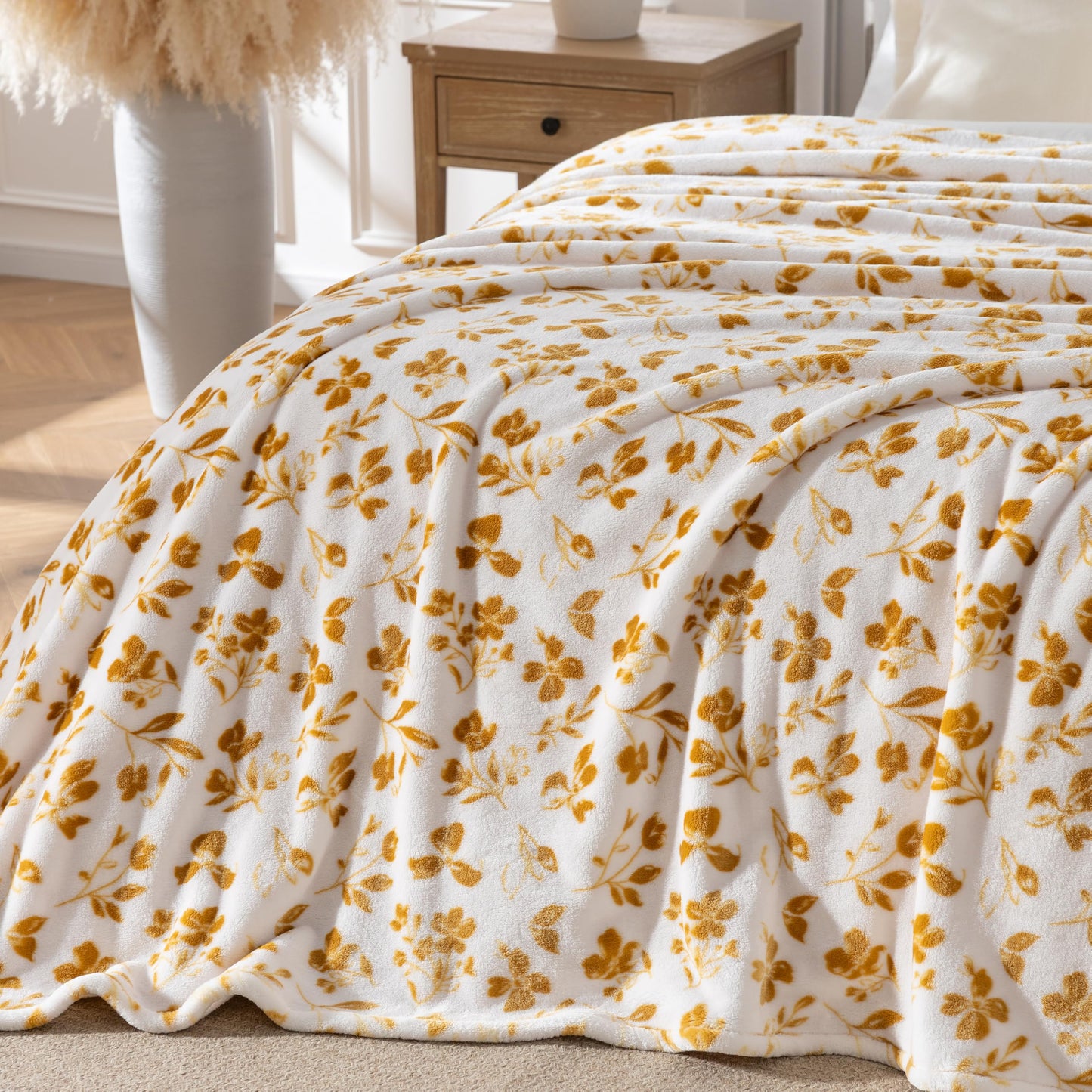 Sushing Printed Micorfiber Fleece Blanket, Heavyweight Warm Plush Blanket, Room Home Decor for Couch Bed Sofa, 70in x 90in, Golden Buttercup