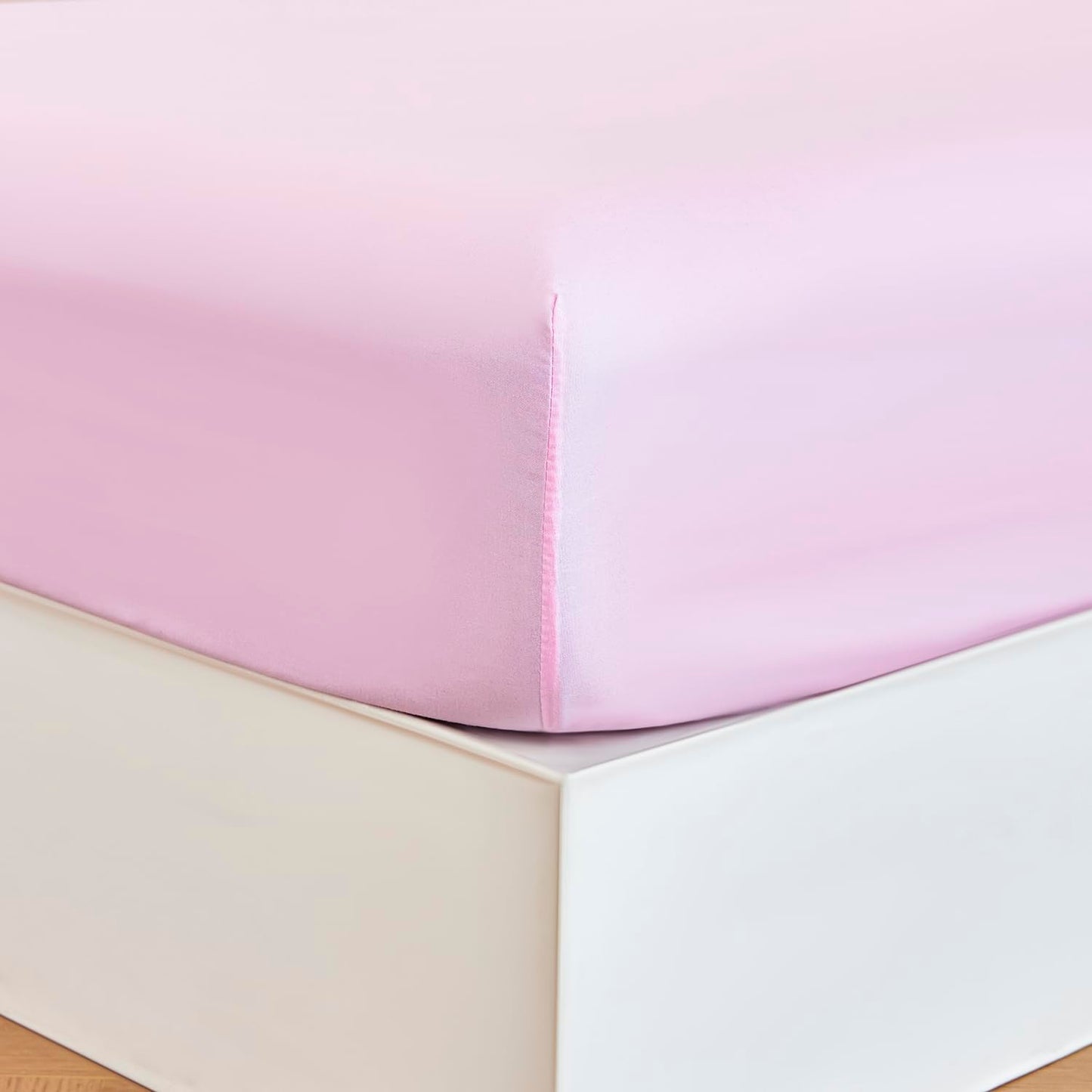 URBONUR 4-Piece Toddler Bedding Set - Ultra Soft Cartoon Pink Zoo Animals Girls Toddler Comforter Set - Include Comforter, Flat Sheet, Fitted Sheet and Reversible Pillowcase, Pink Animal