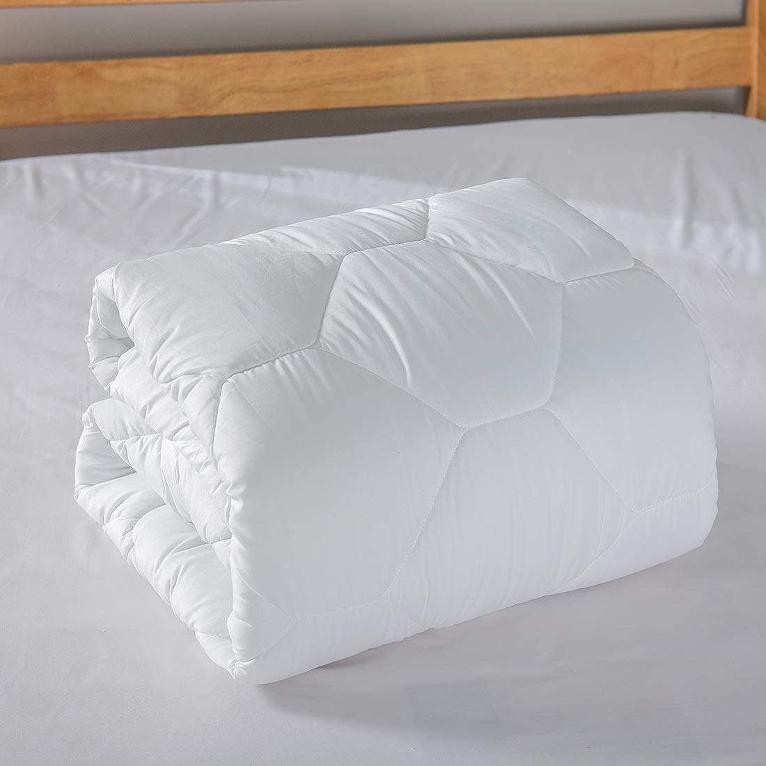 Queen Mattress Pad, 8-21" Deep Pocket Protector Ultra Soft Quilted Fitted Topper Cover Fit for Dorm Home Hotel -White