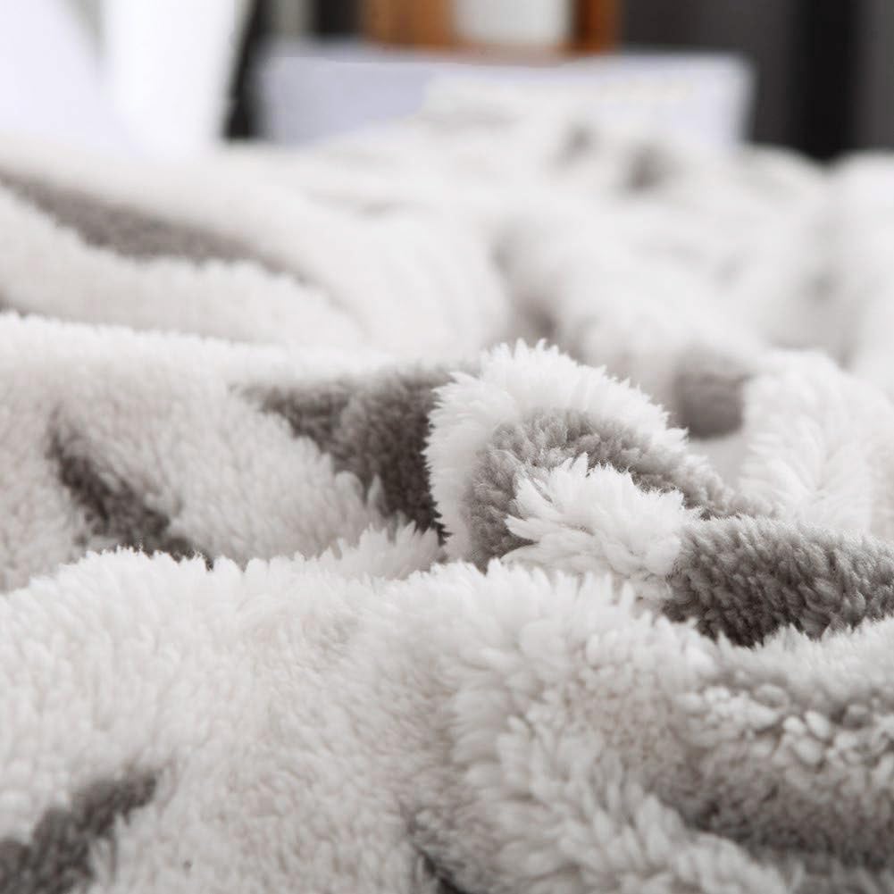 LOMAO Sherpa Fleece Blanket Gifts for Mom Dad Cozy Soft Throw Blanket for Women Men Birthday Gifts Dual Sided Couch Sofa Bed Blanket (Grey,51x63)