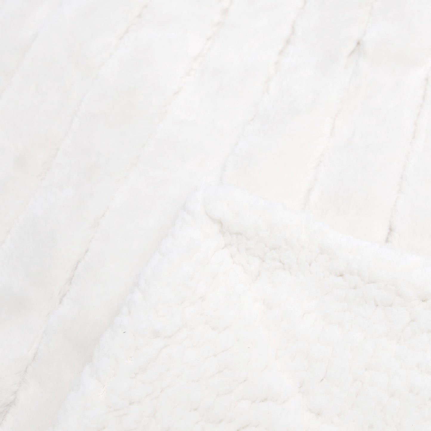 Home Soft Things Super Mink Faux Fur Throw, 50'' x 60'', Bright White, Luxurious Fluffy Cozy Elegant Throw with Sherpa Backing Fuzzy Blanket for Couch Living Room Bedroom Home Décor