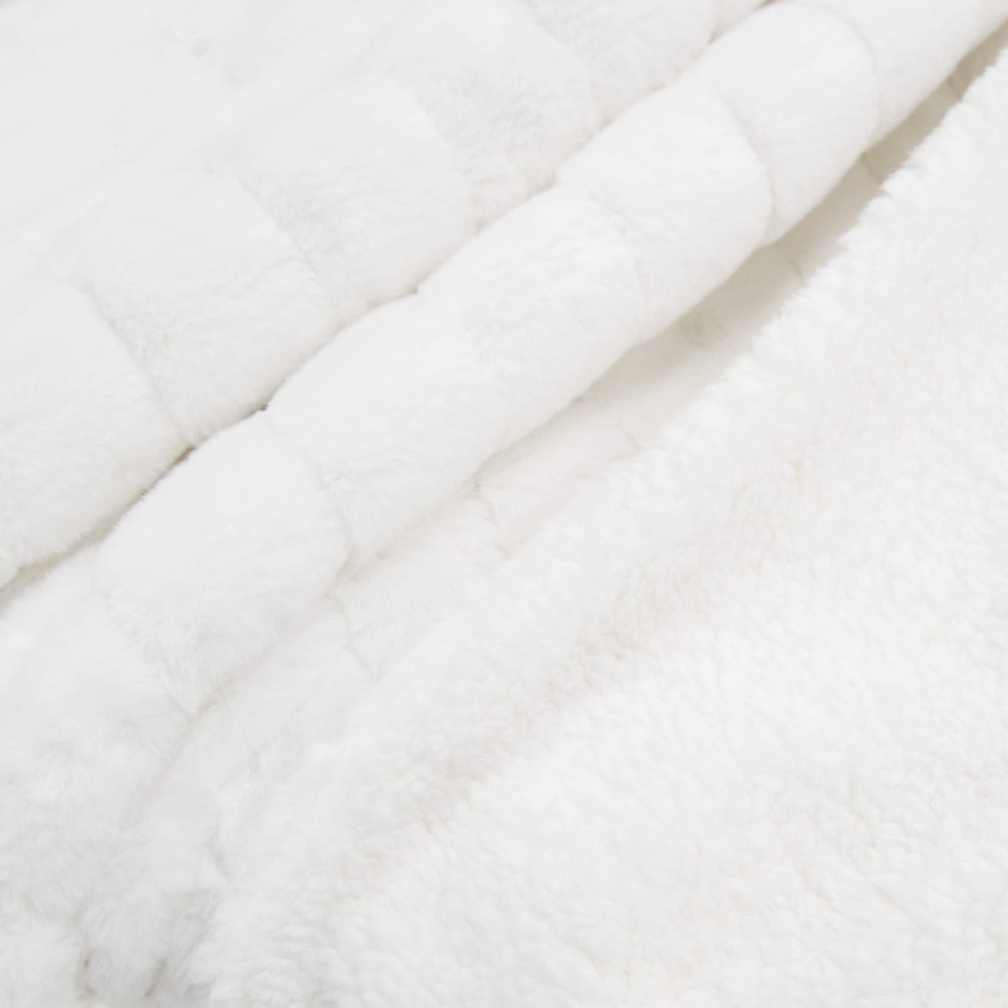 Home Soft Things Super Mink Faux Fur Throw, 50'' x 60'', Bright White, Luxurious Fluffy Cozy Elegant Throw with Sherpa Backing Fuzzy Blanket for Couch Living Room Bedroom Home Décor