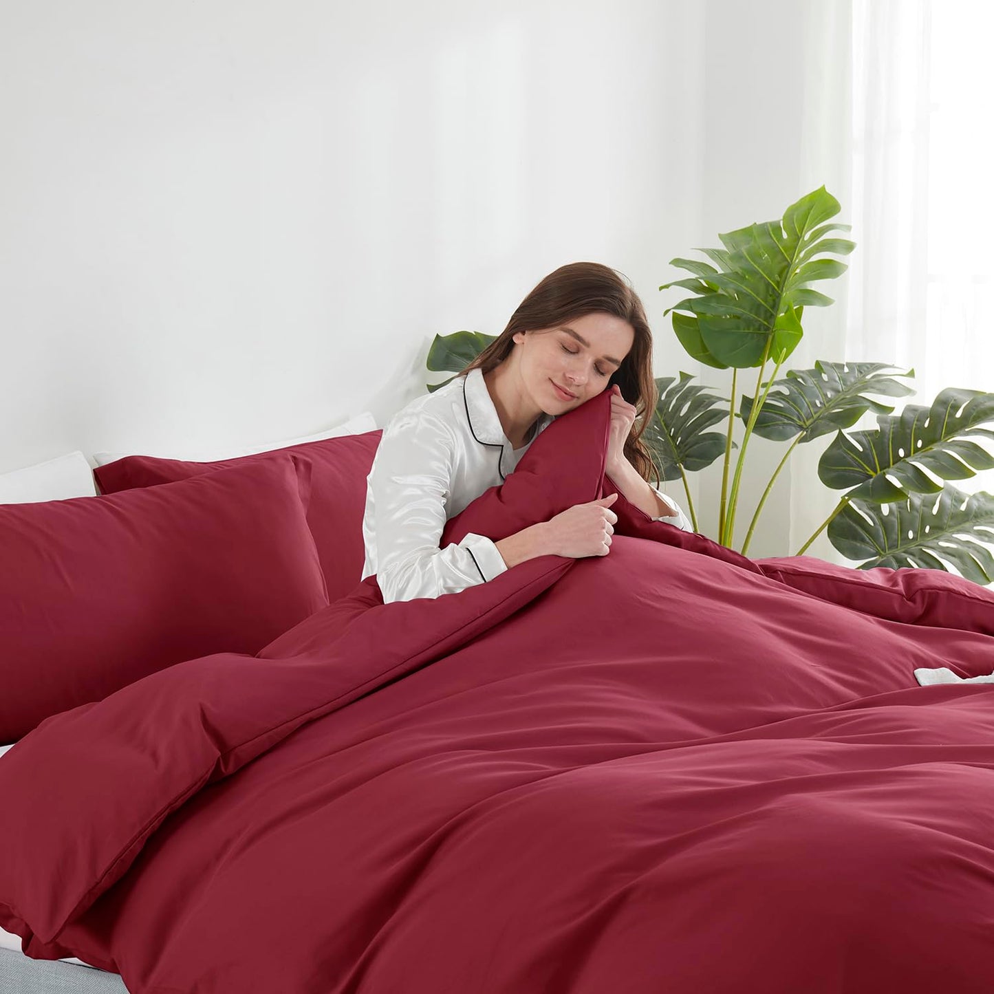 Hearth & Harbor Queen Size Duvet Cover & Bed Sheet Set Burgundy Red, 7 Piece Soft Double Brushed Bedding Set, Includes Duvet Cover, Flat Sheet, Fitted Sheet, Pillowcases and Pillow Shams