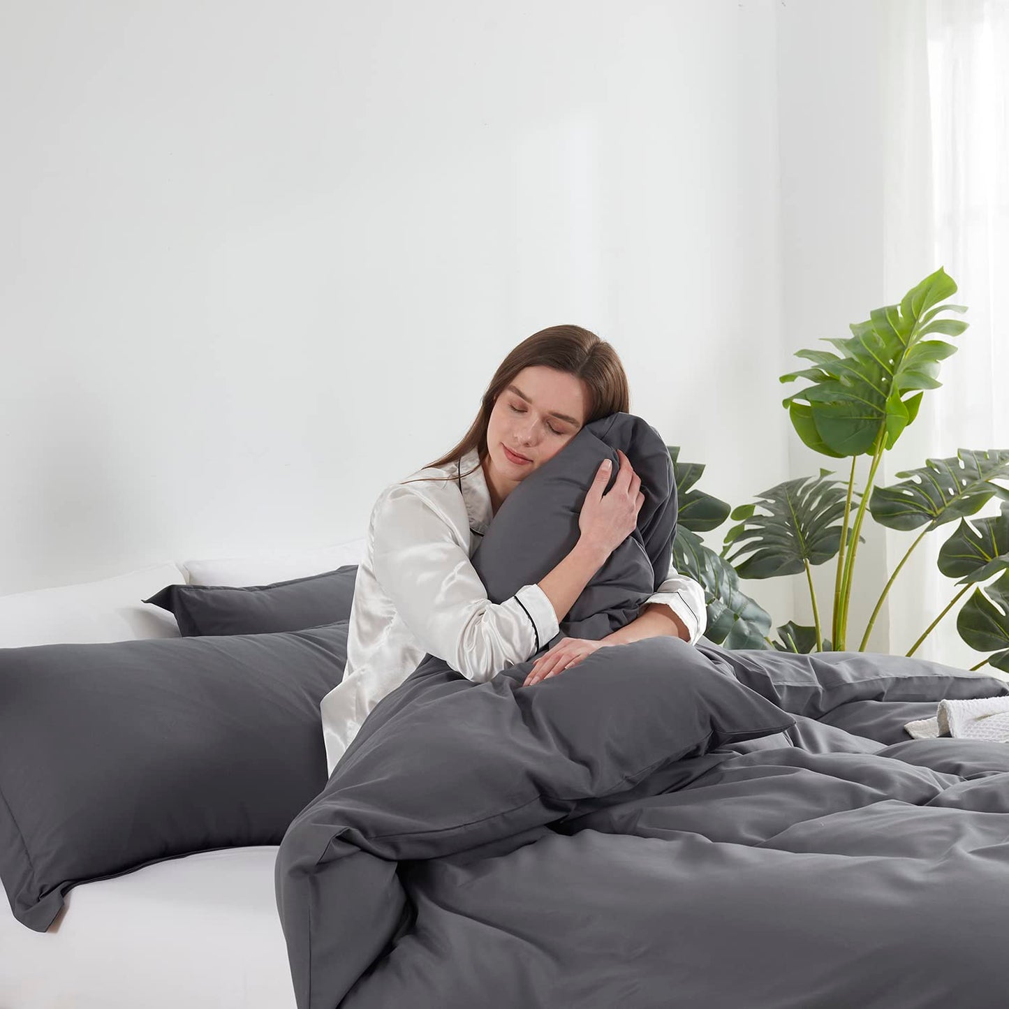 Hearth & Harbor Queen Size Duvet Cover & Bed Sheet Set Dark Grey, 7 Piece Soft Double Brushed Bedding Set, Includes Duvet Cover, Flat Sheet, Fitted Sheet, Pillowcases and Pillow Shams