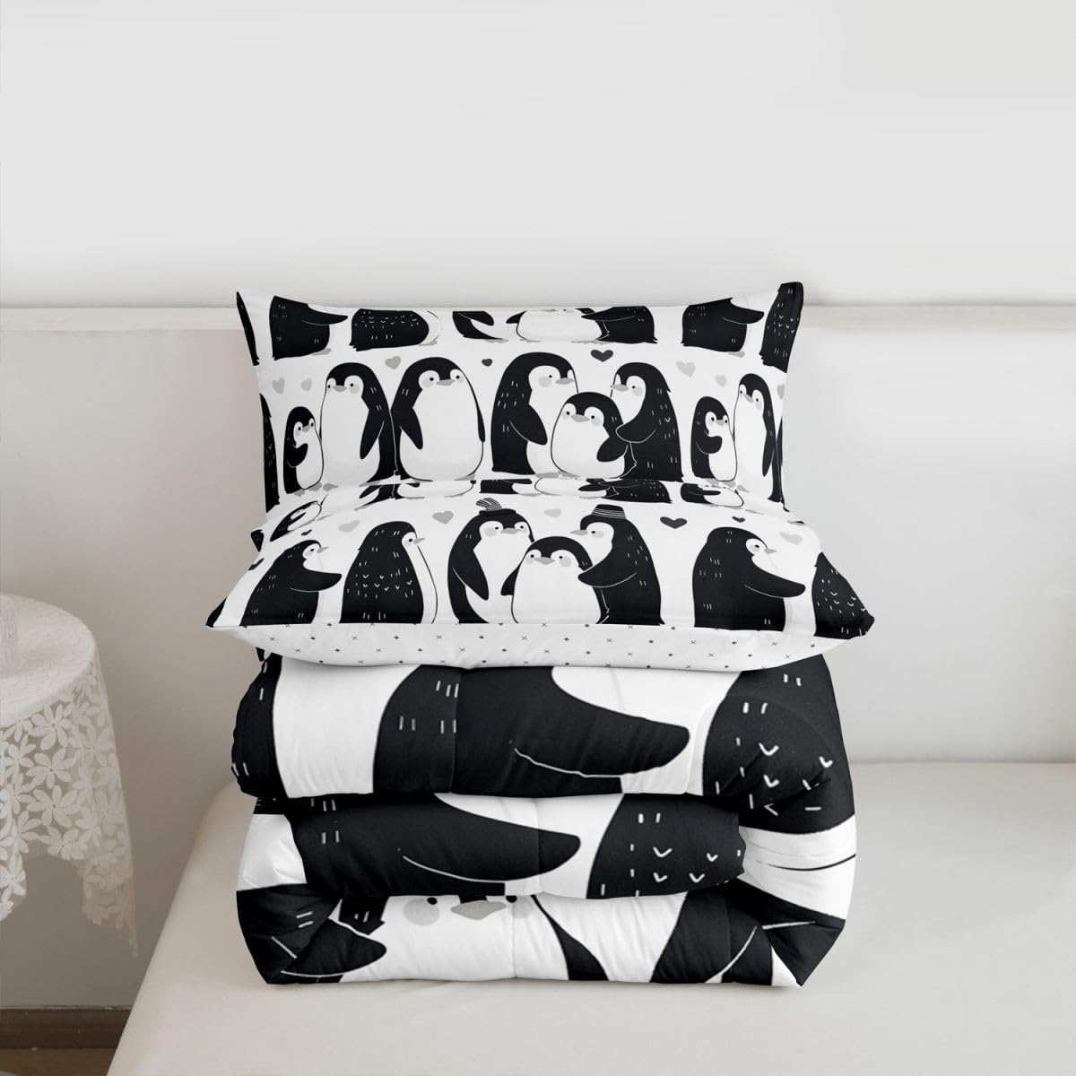 Erosebridal Cute Penguins Kids Comforter Sets Black White Penguin Queen Bedding Set for Boys Girls Antarctic Animal Theme Comforter Set,Love Heart Print Quilt Duvet 3 Pcs