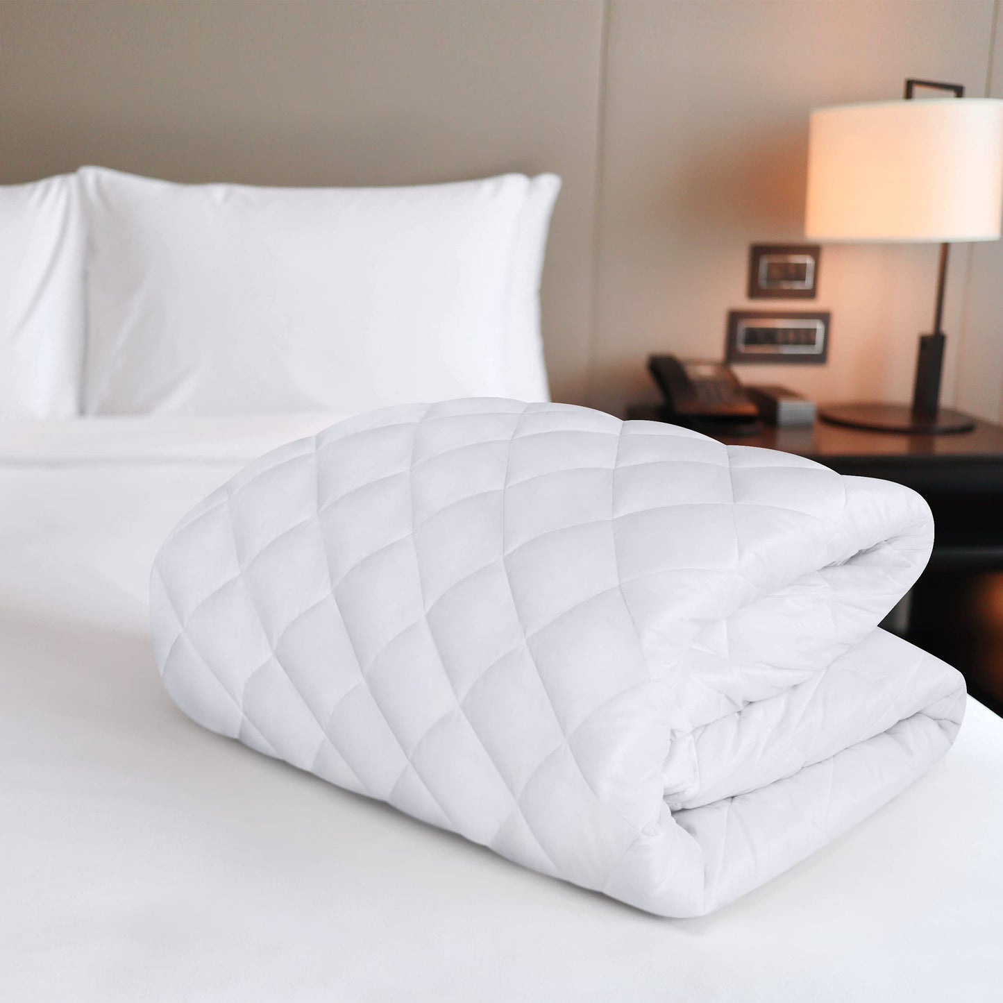 Quilted Fitted Mattress Pad, Twin Mattress Protector Topper with Deep Pocket Stretches up to 16 Inches, Machine Washable Mattress Cover by Utopia Bedding (White)