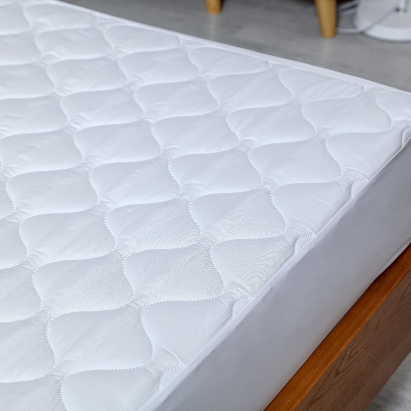 Waterproof Quilted California King Mattress Protector Pad Brushed Soft Surface Noiseless Padded Fitted Cover with Deep Pocket