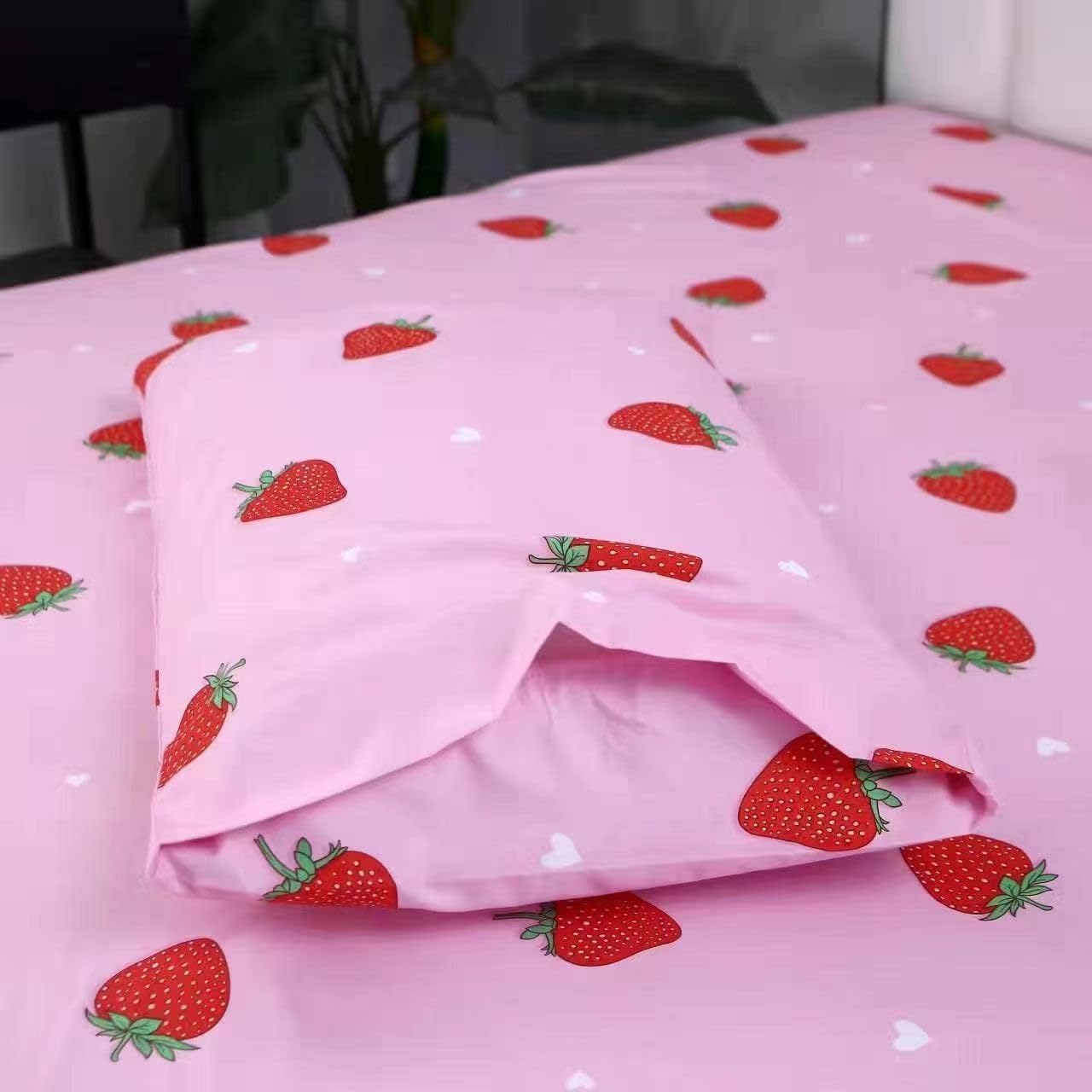 SDY 4 Pieces Strawberry Bedding Sheets,Queen Size Red and Pink Strawberry Print Sheet Set with 1 Kawaii Top Flat Sheet + 1 Deep Pocket Fitted Sheet + 2 Pillowcases for Teen Girls