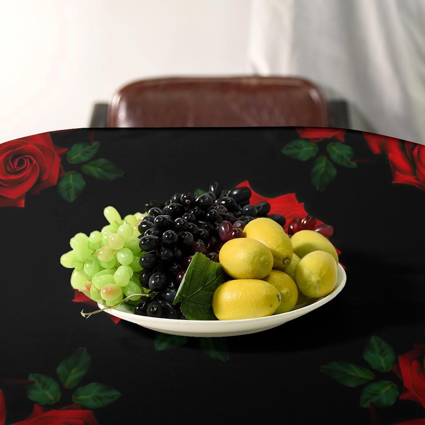 Black and Red Rose Flower Rectangle Tablecloth, Roses Gothic Valentine's Day Gift Romantic Flower Tablecloth for Home Party Dining Room Kitchen Decor 55"x55"in（140x140cm）