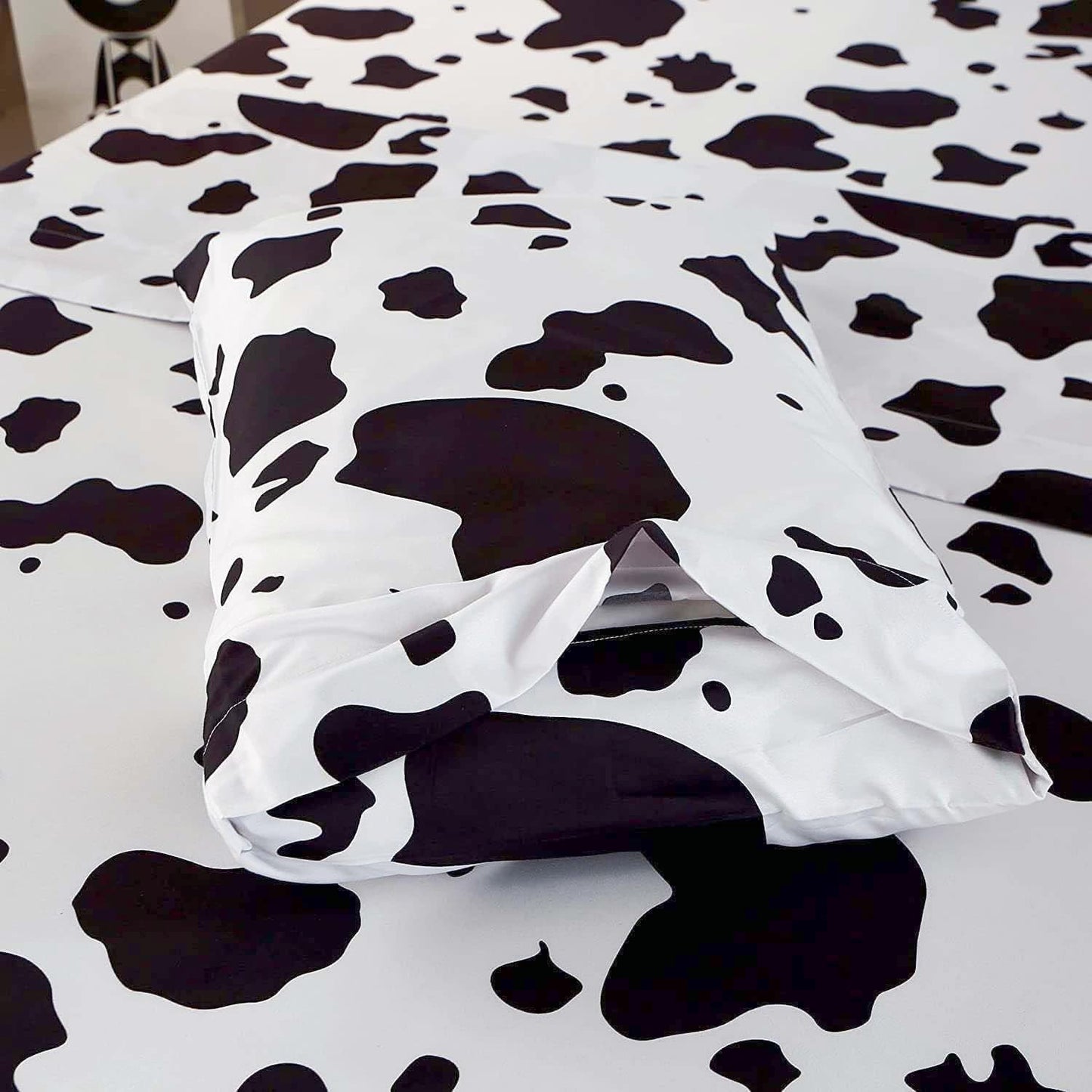 SDY 4 Pieces Bedding Sheets Set,Cow Print Queen Size,Lightweight Super Soft Sheet Sets,Deep Pocket Fitted Sheet & Cute Top Flat Sheet & 2 Pillowcases for Adult (Cow,Queen)